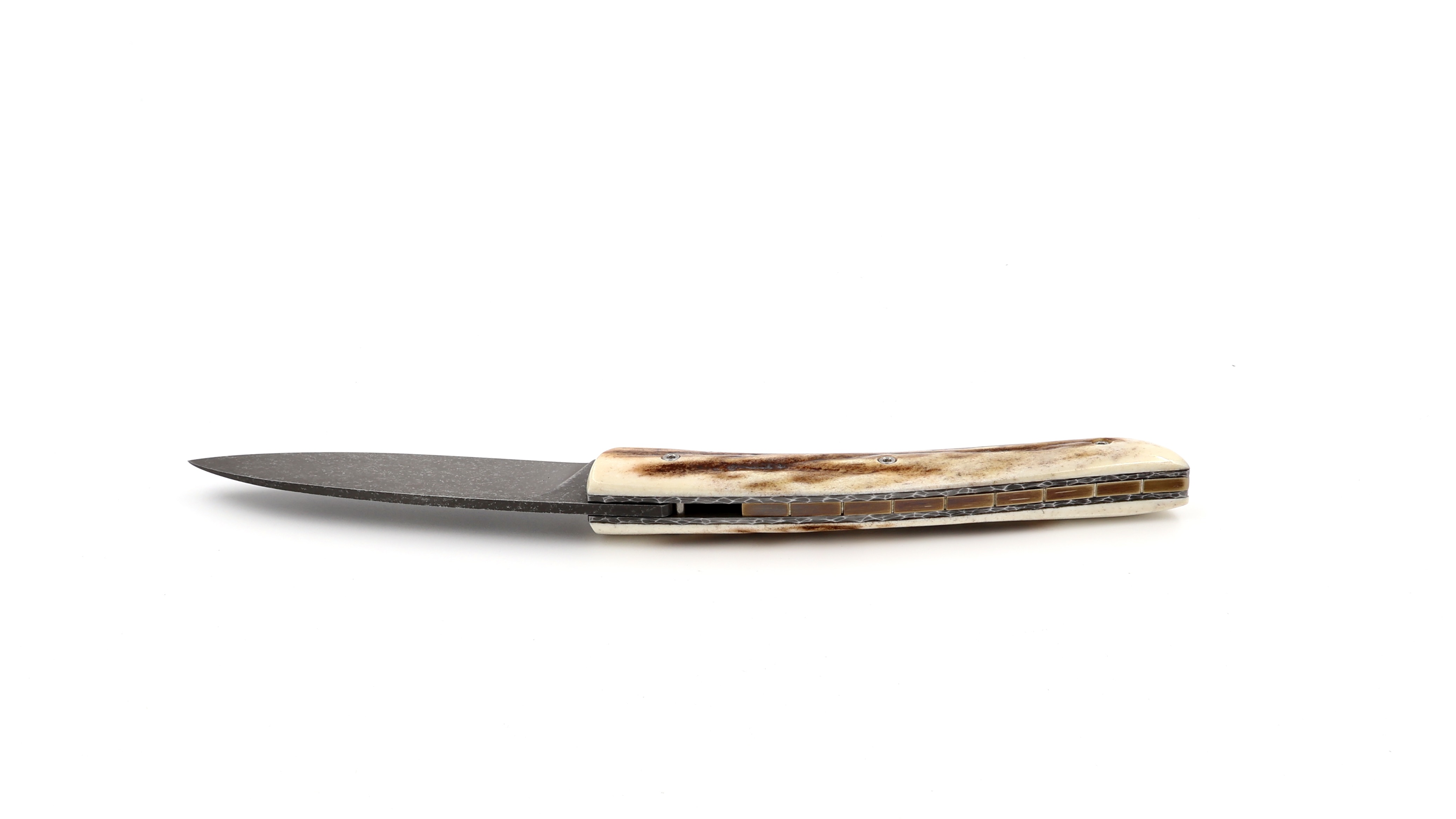 Atelier NÉVÉ Tim Bernard staghorn stonewashed blade, hammered plates