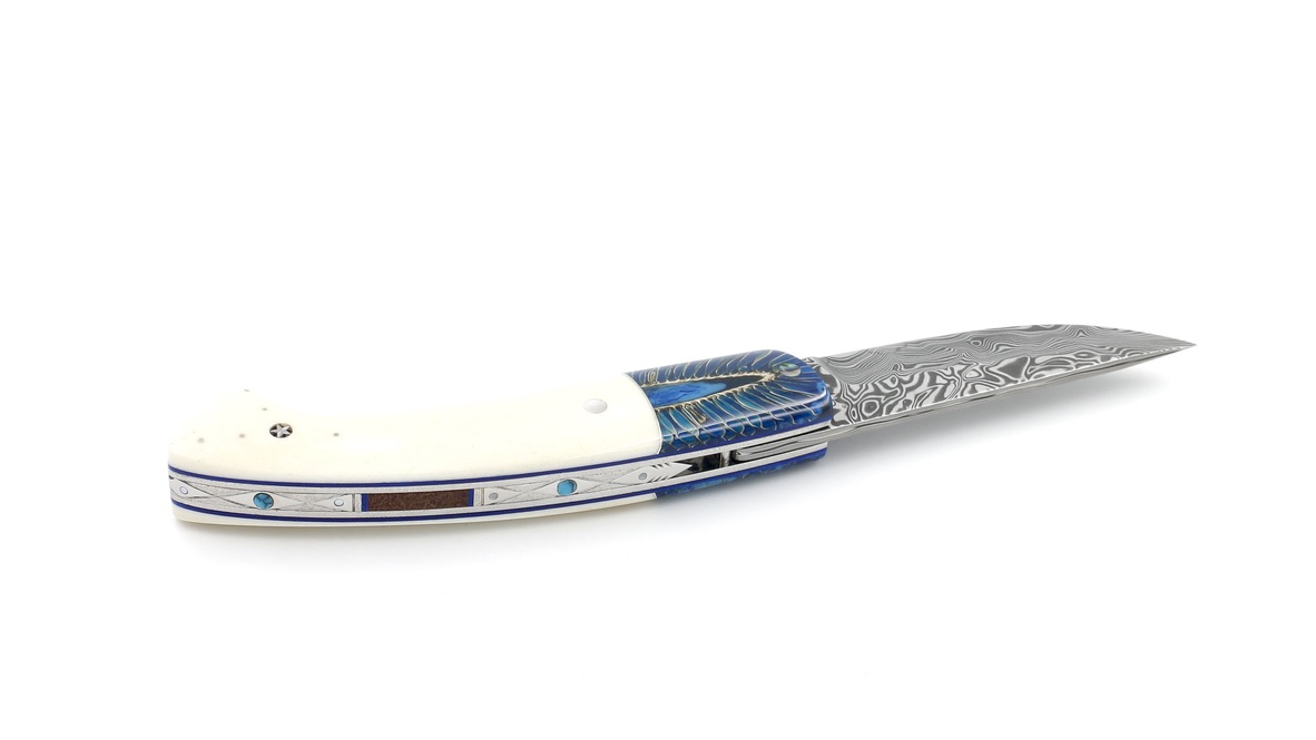 166C295C-D627-4011-A72E-7373D534C83E_1_105_c MANU LAPLACE 1515 Esprit Amérindiens Büffelknochen Damastklinge