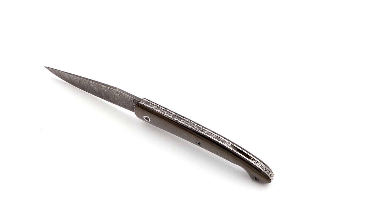 Atelier Ôdae Le PASSAGER  Karbonfiber handgeschmiedete Damastklinge  Atelier Ôdae Le PASSAGER  Karbonfiber handgeschmiedete Damastklinge