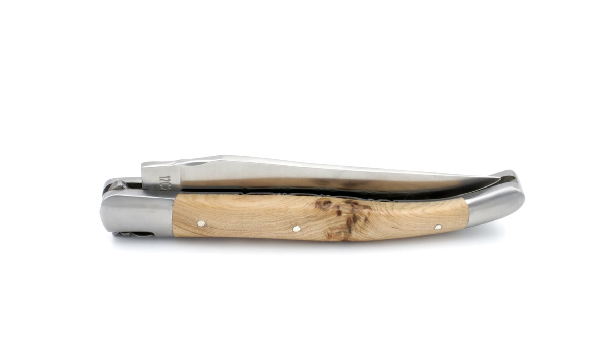 Laguiole en Aubrac Juniper chiseled plates 12 cm