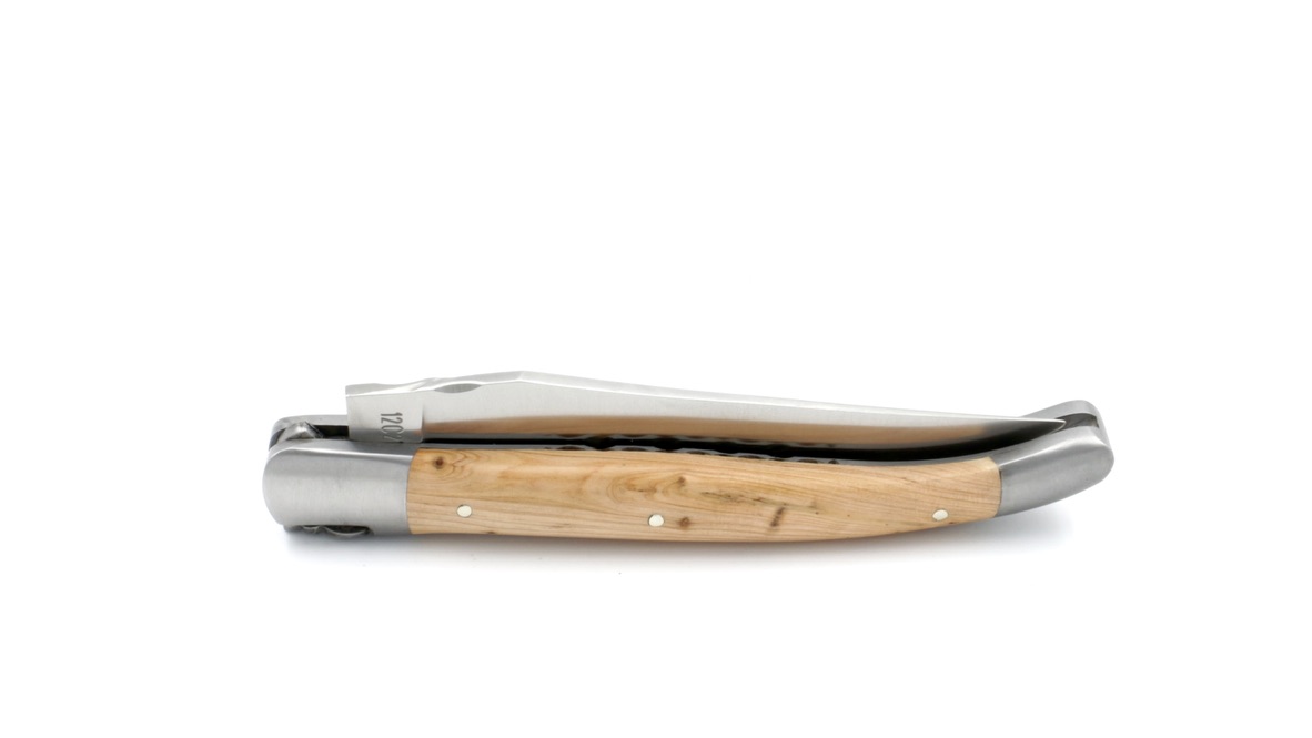 Laguiole en Aubrac Juniper chiseled plates 12 cm