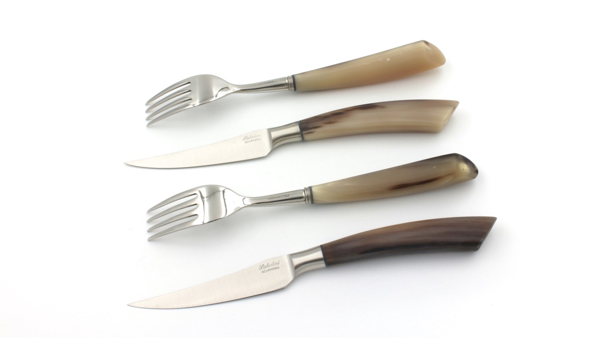 Saladini 2 Steakmesser 2 Gabeln Hornspitze matt Set für zwei Personen 