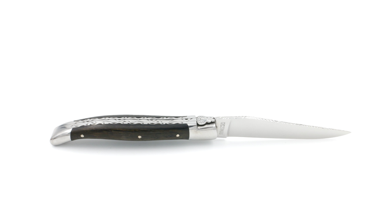 Laguiole en Aubrac doubleplate knife chiseled blade Bogwood shiny 12 cm