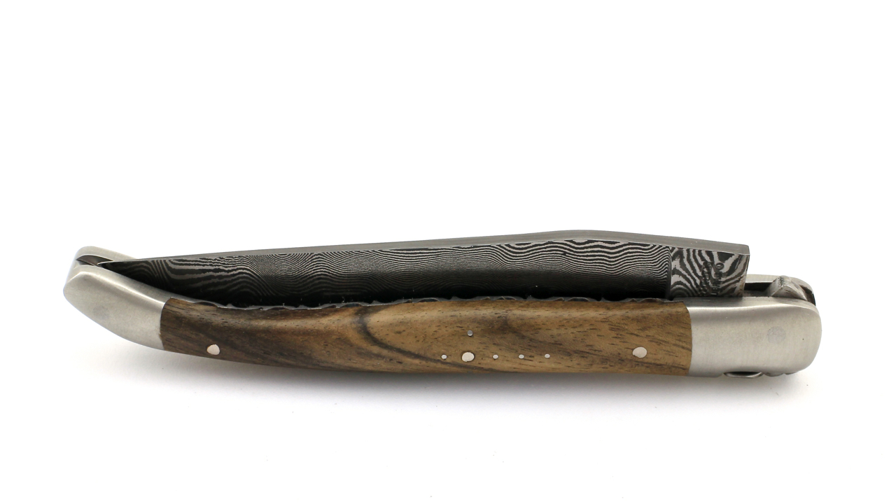 IMG_7131 Laguiole en Aubrac  DSC® Carbon Damast Walnussholz guillochierte Platine 12 cm