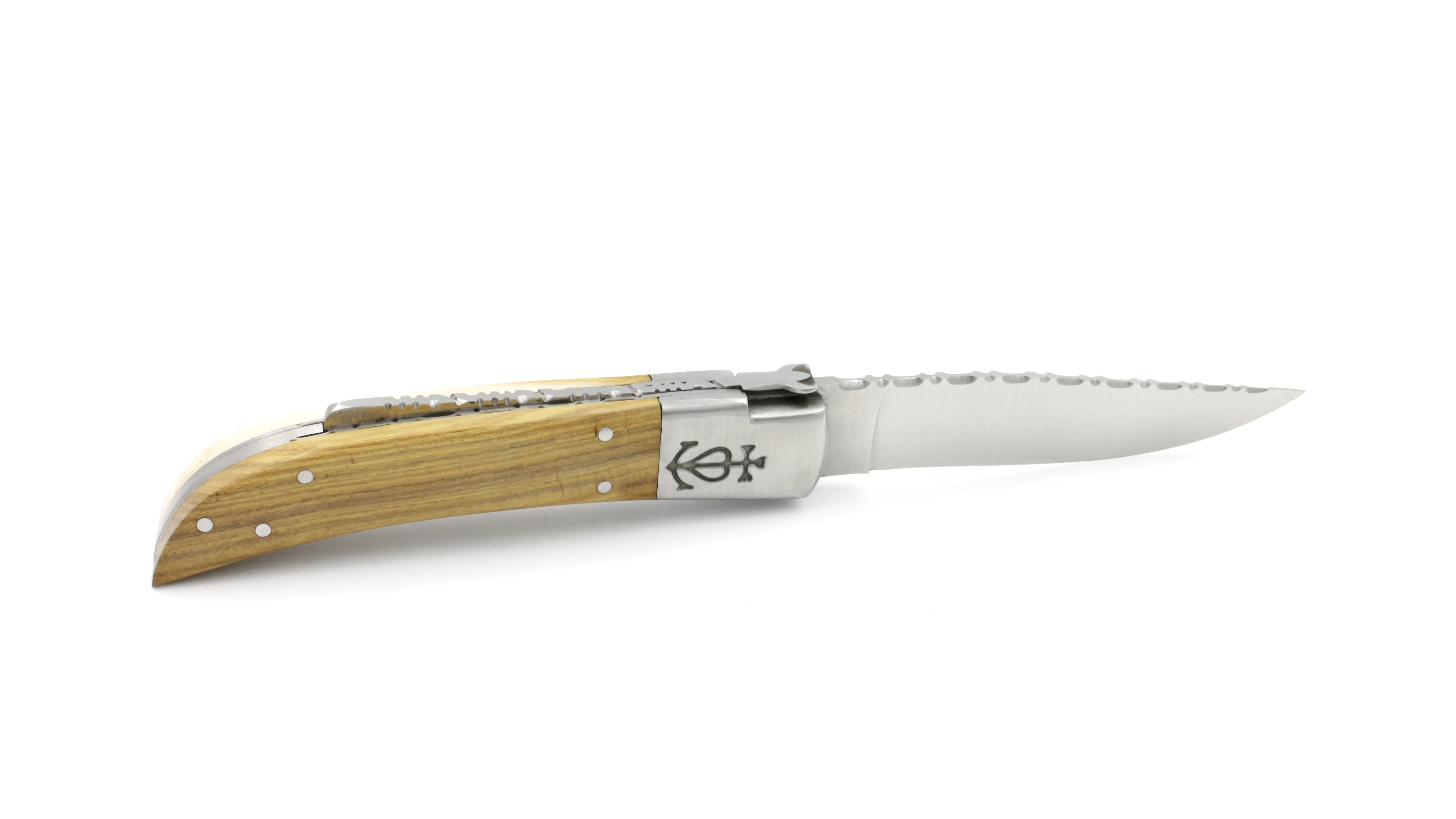 Le Camarguais knife stag horn with chiseled plates and blade 12 cm