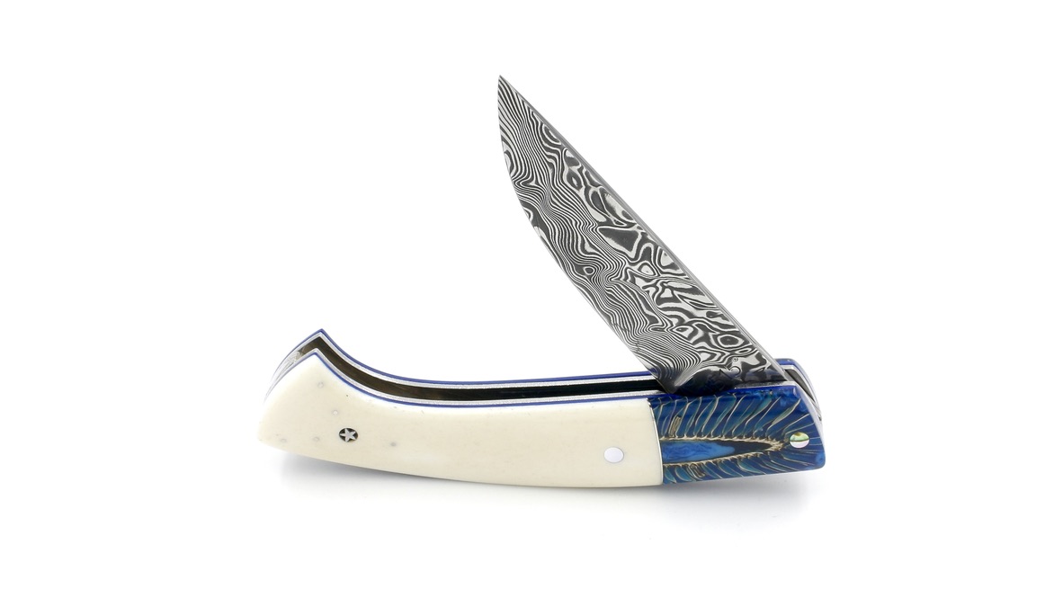 0E6B3222-CB9D-4952-A4EC-749931E4D501_1_105_c MANU LAPLACE 1515 Esprit Amérindiens Büffelknochen Damastklinge