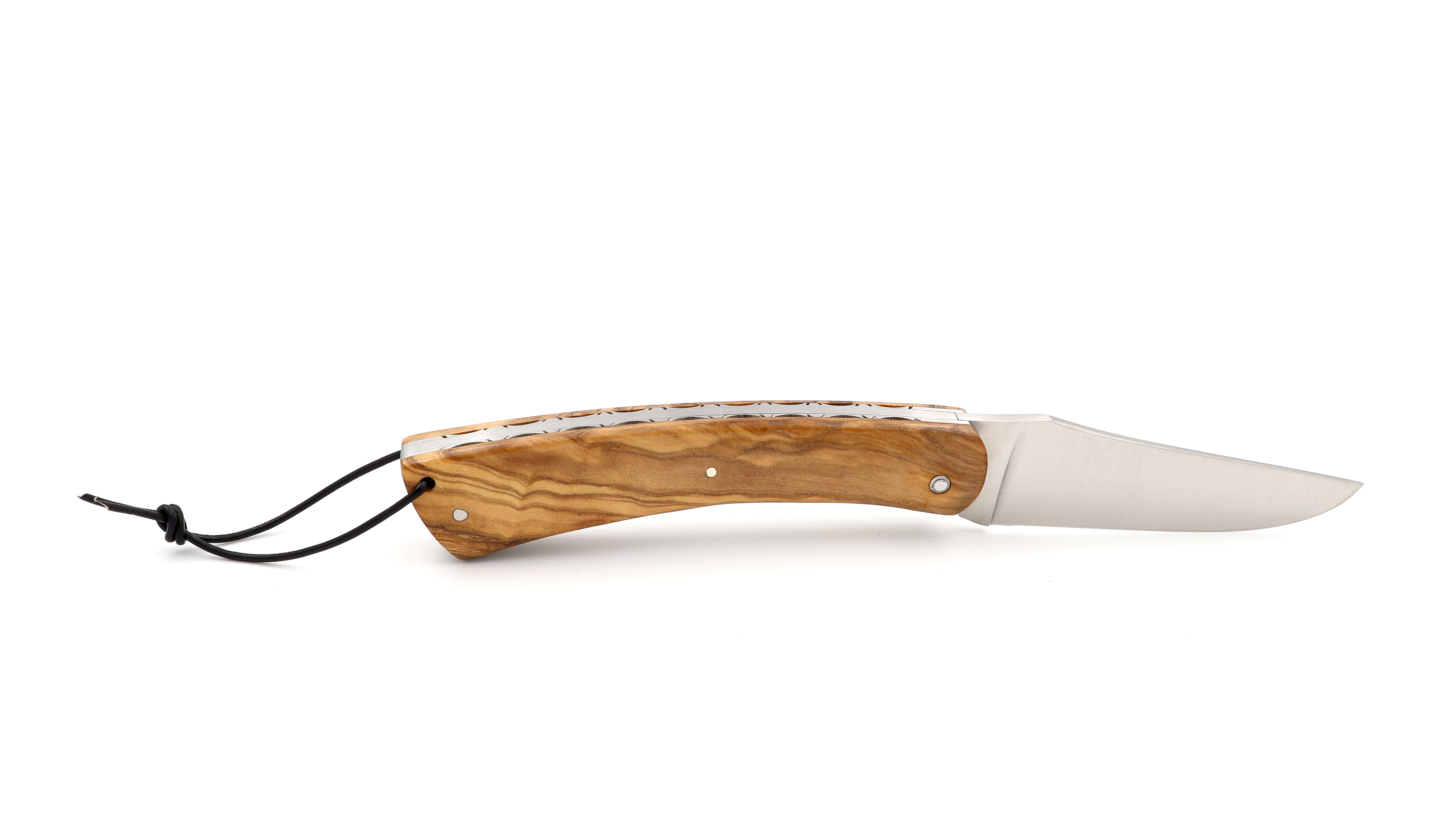 Laguiole en Aubrac Le CAMEMBERT guillochiert Olive