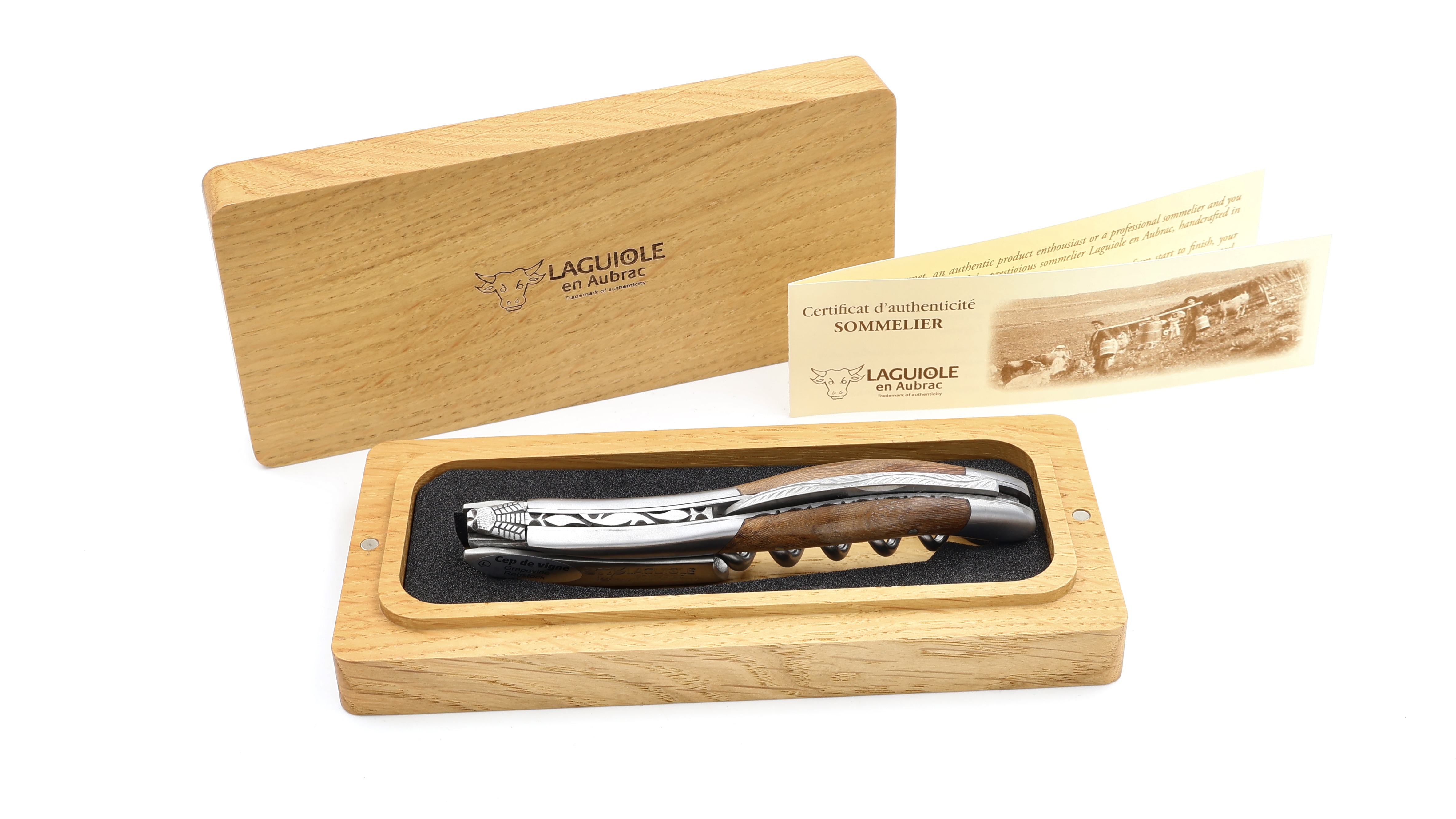 Laguiole en Aubrac Laguiole Sommelier knife with guillochage, special bee