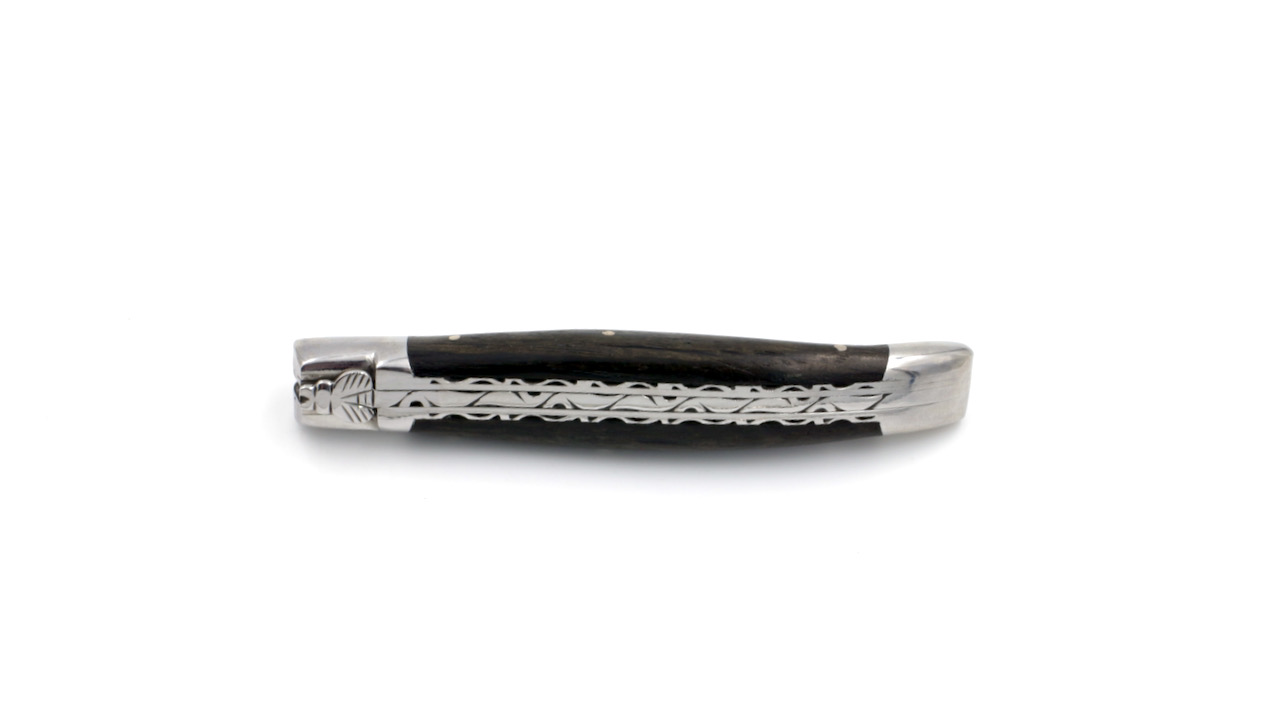 Laguiole en Aubrac doubleplate knife chiseled blade Bogwood shiny 12 cm