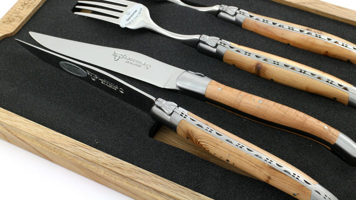 Laguiole en Aubrac Laguiole cutlery Juniper 2 knives and 2 forks