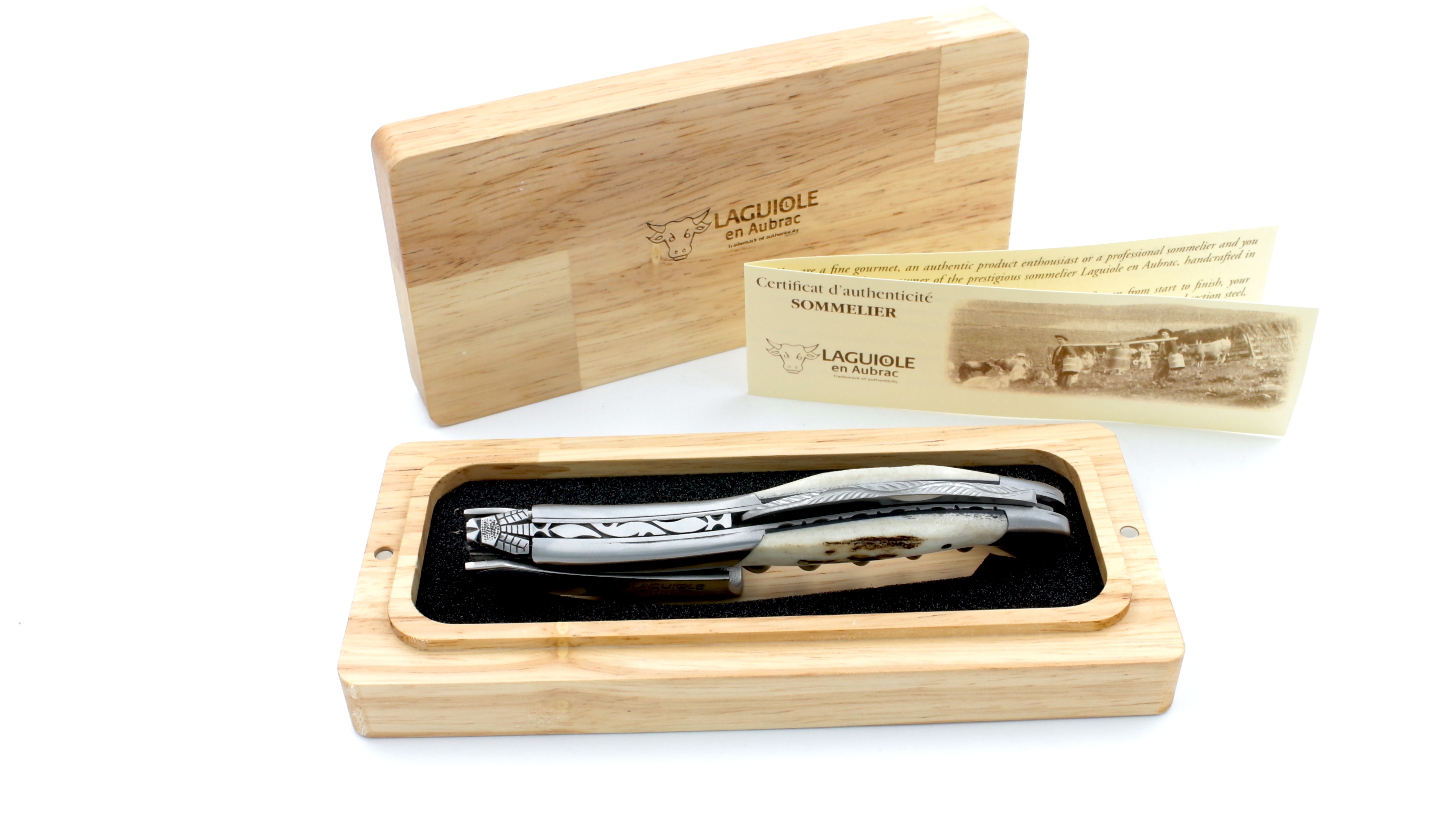 Laguiole en Aubrac Laguiole Sommelier knife stag horn with guillochage, special bee Laguiole en Aubrac Laguiole Sommelier knife stag horn with guillochage, special bee