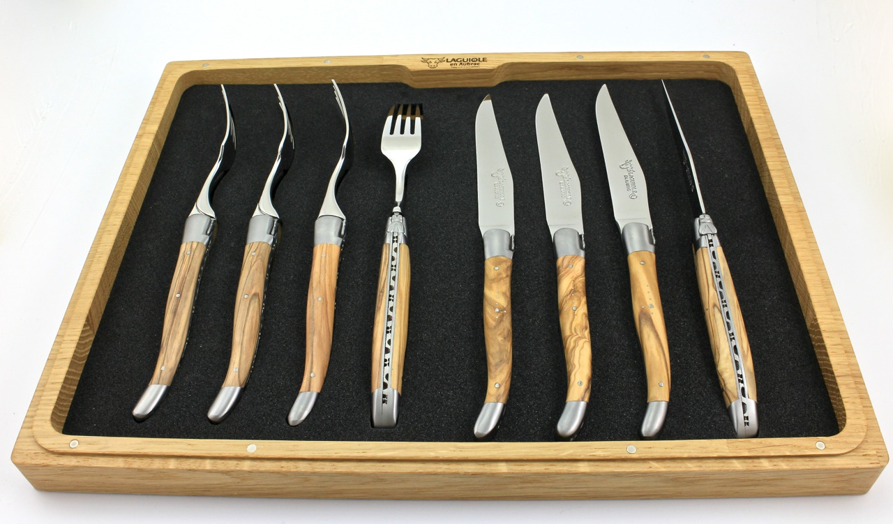 Laguiole en Aubrac Laguiole cutlery Set of 8 Olivewood