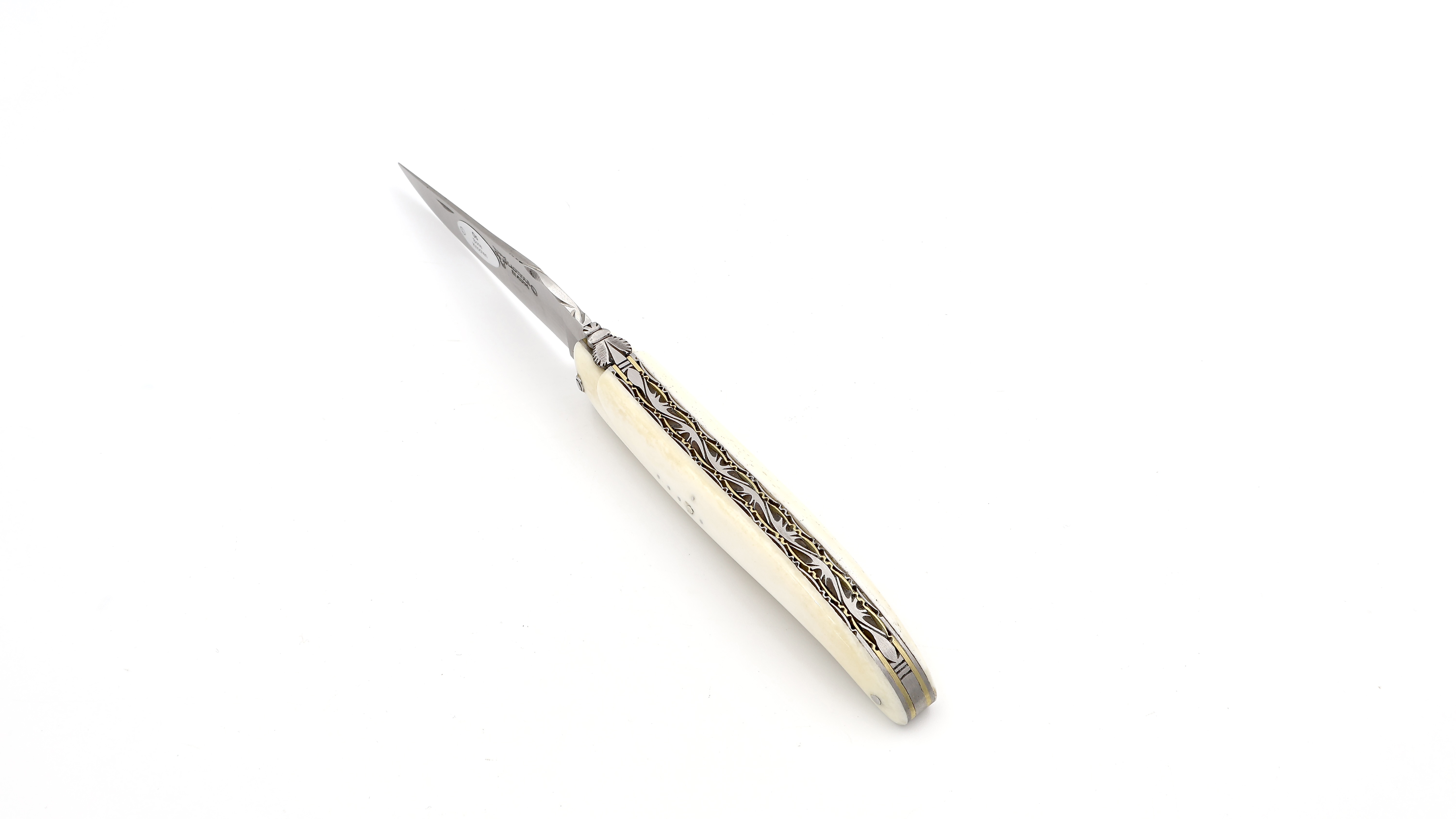 Laguiole en Aubrac double plates knife full handle with brass plates cow bone 12 cm