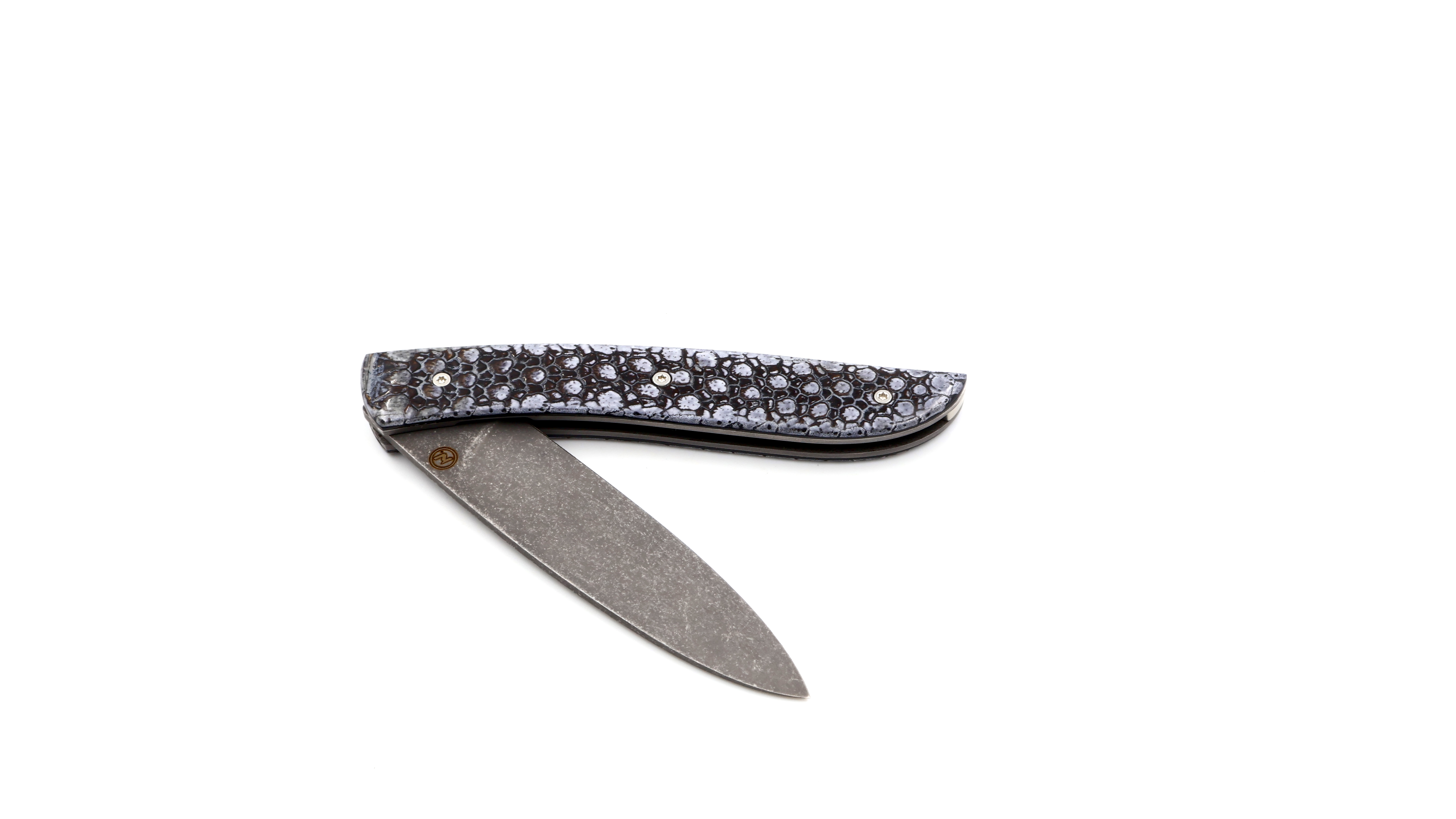 Atelier NÉVÉ Tim Bernard armadillo armor stonewashed blade, hammered plates