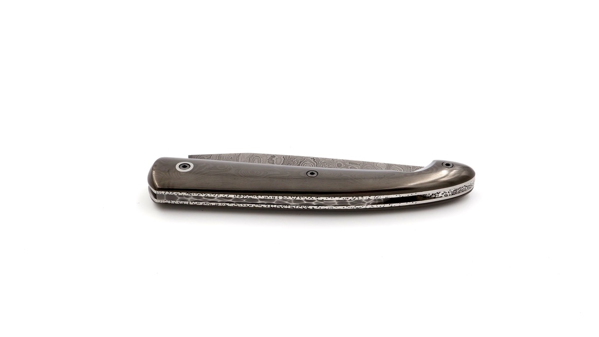 Atelier Ôdae Le PASSAGER  Karbonfiber handgeschmiedete Damastklinge  Atelier Ôdae Le PASSAGER  Karbonfiber handgeschmiedete Damastklinge