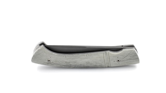 0E99B79C-4012-4C60-8612-FA70BD258CA1_4_5005_c MANU LAPLACE 1515 INUIT Rentierknochen grau