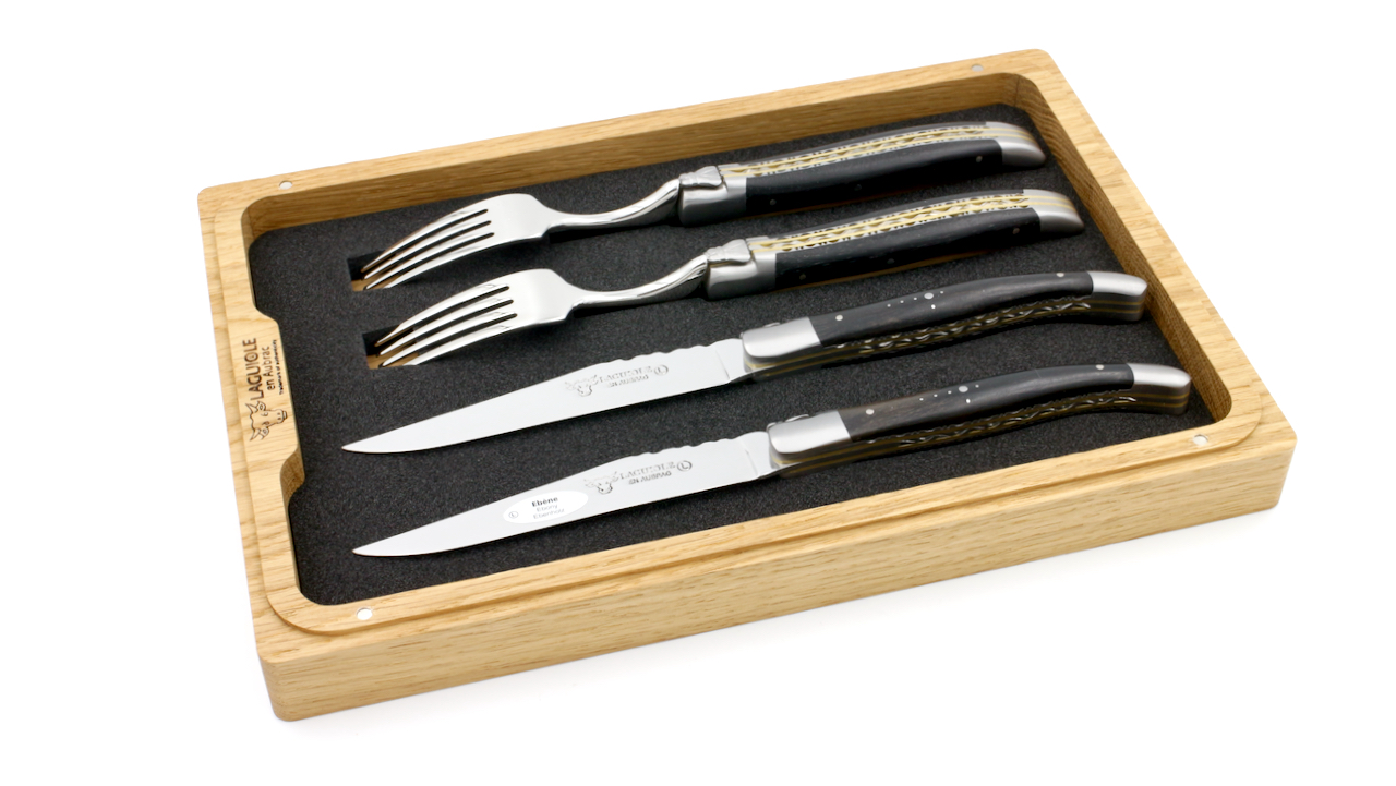 Laguiole en Aubrac Laguiole Doppelplatinen Besteckset 2 Steakmesser 2 Gabeln Ebenholz