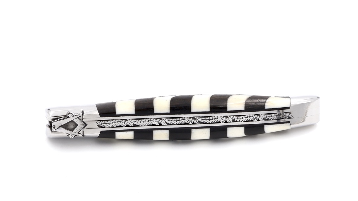 Laguiole en Aubrac Freimaurer Knochen/Ebenholz Marqueterie DSC® Carbondamast 12 cm Laguiole en Aubrac Freimaurer Knochen/Ebenholz Marqueterie DSC® Carbondamast 12 cm