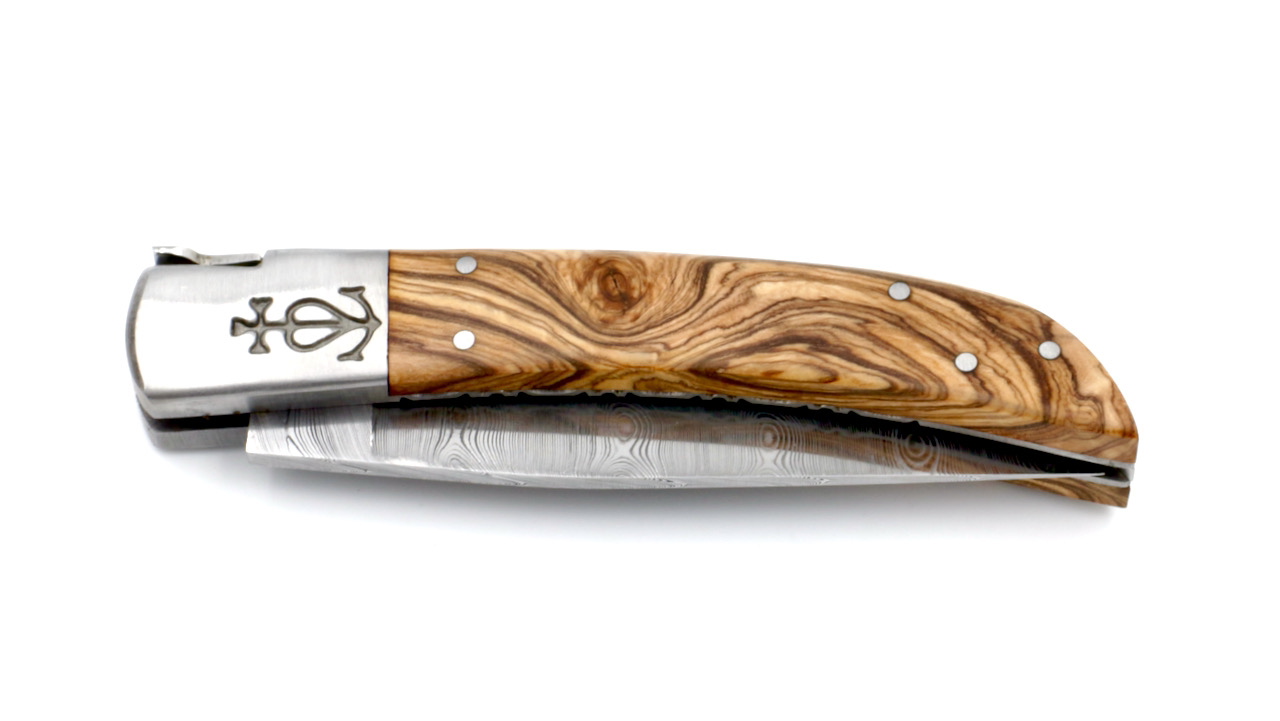 IMG_3040nx2wRvU9Hkk1F Le Camarguais Olive guillochiert Damast 12 cm