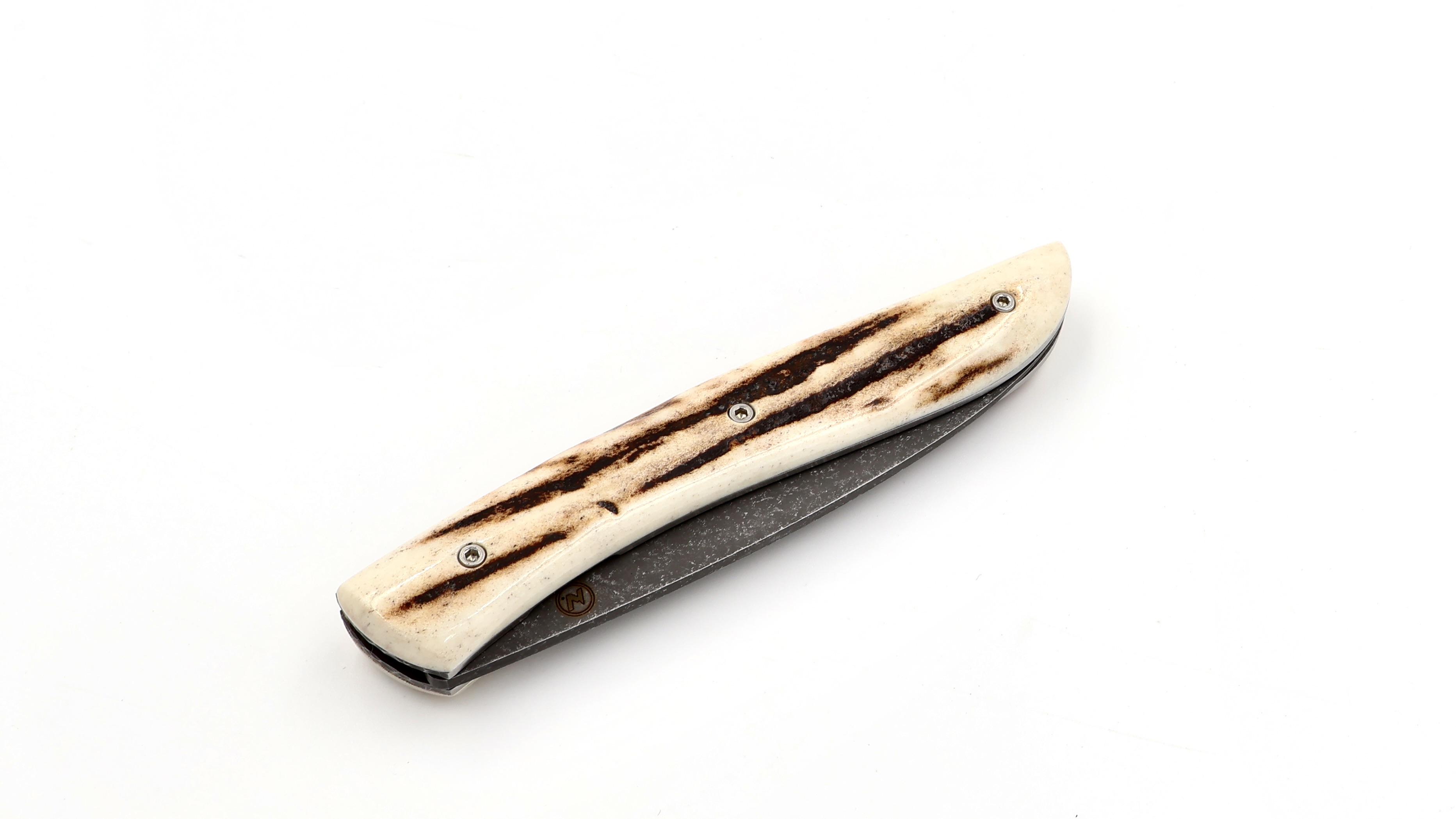 Atelier NÉVÉ Tim Bernard staghorn stonewashed blade, hammered plates