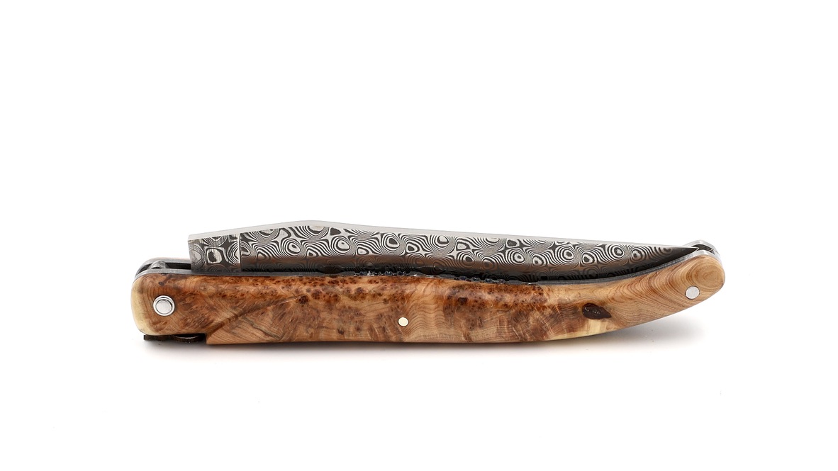 Laguiole en Aubrac damascus full handle juniper wood with double plates 12 cm