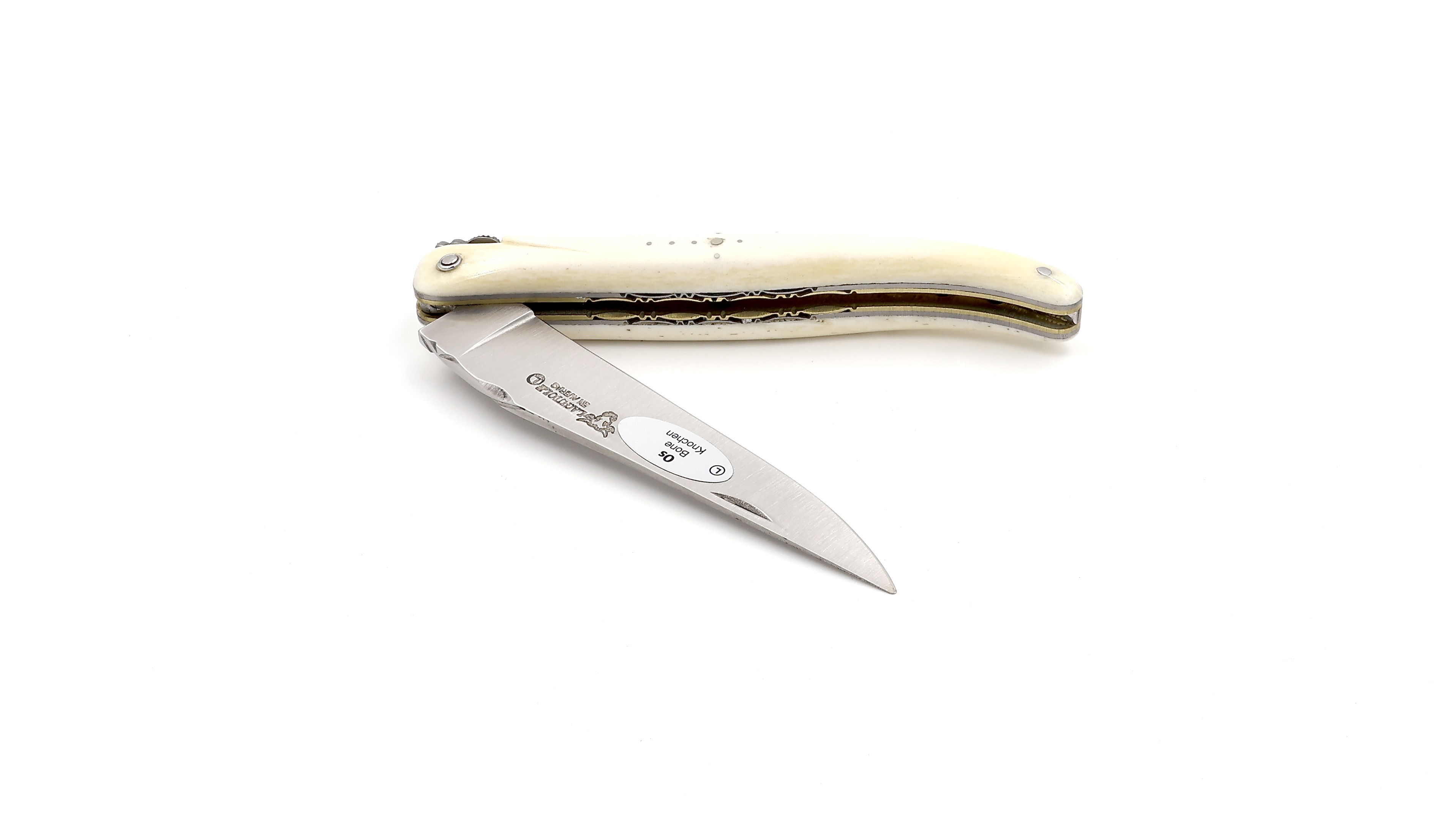 Laguiole en Aubrac double plates knife full handle with brass plates cow bone 12 cm