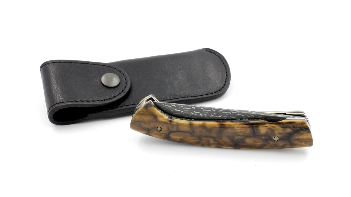 69E06195-A400-4823-B3EB-34BD25341A19_1_105_c MANU LAPLACE 1515 CUSTOM mammothivory Damascus blade