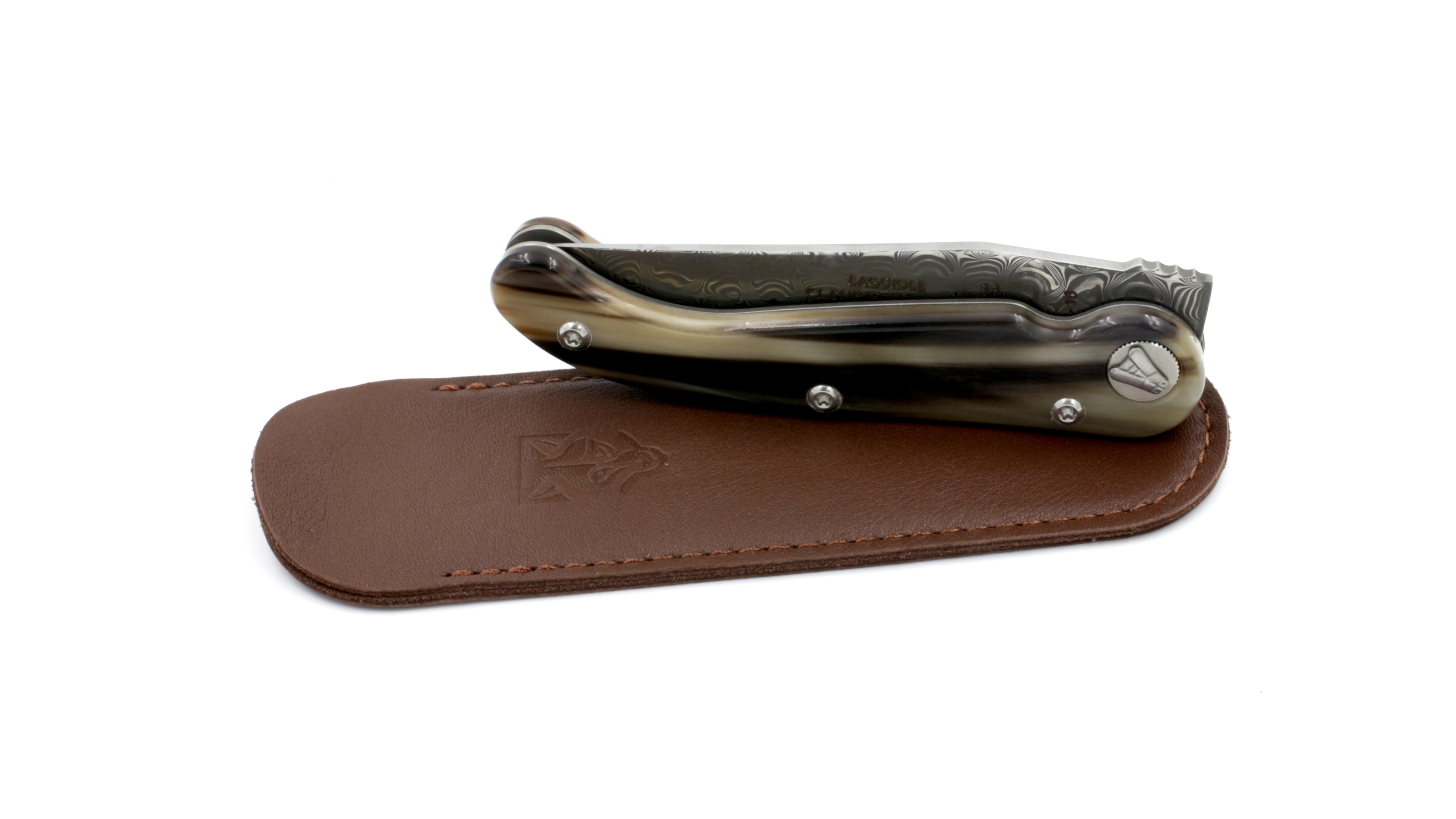 25C608CA-CE11-494E-AC96-5C76FF0137A7_1_201_a Claude DOZORME Laguiole BAROUDEUR horn tip damascus blade