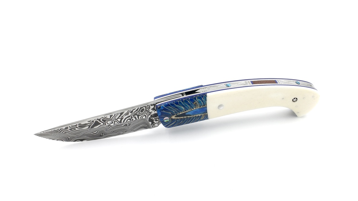 720AFC89-2F33-425B-B2D5-B10B01F5FB6D_1_105_c MANU LAPLACE 1515 Amérindien Büffelknochen Distel in Resinharz Damastklinge