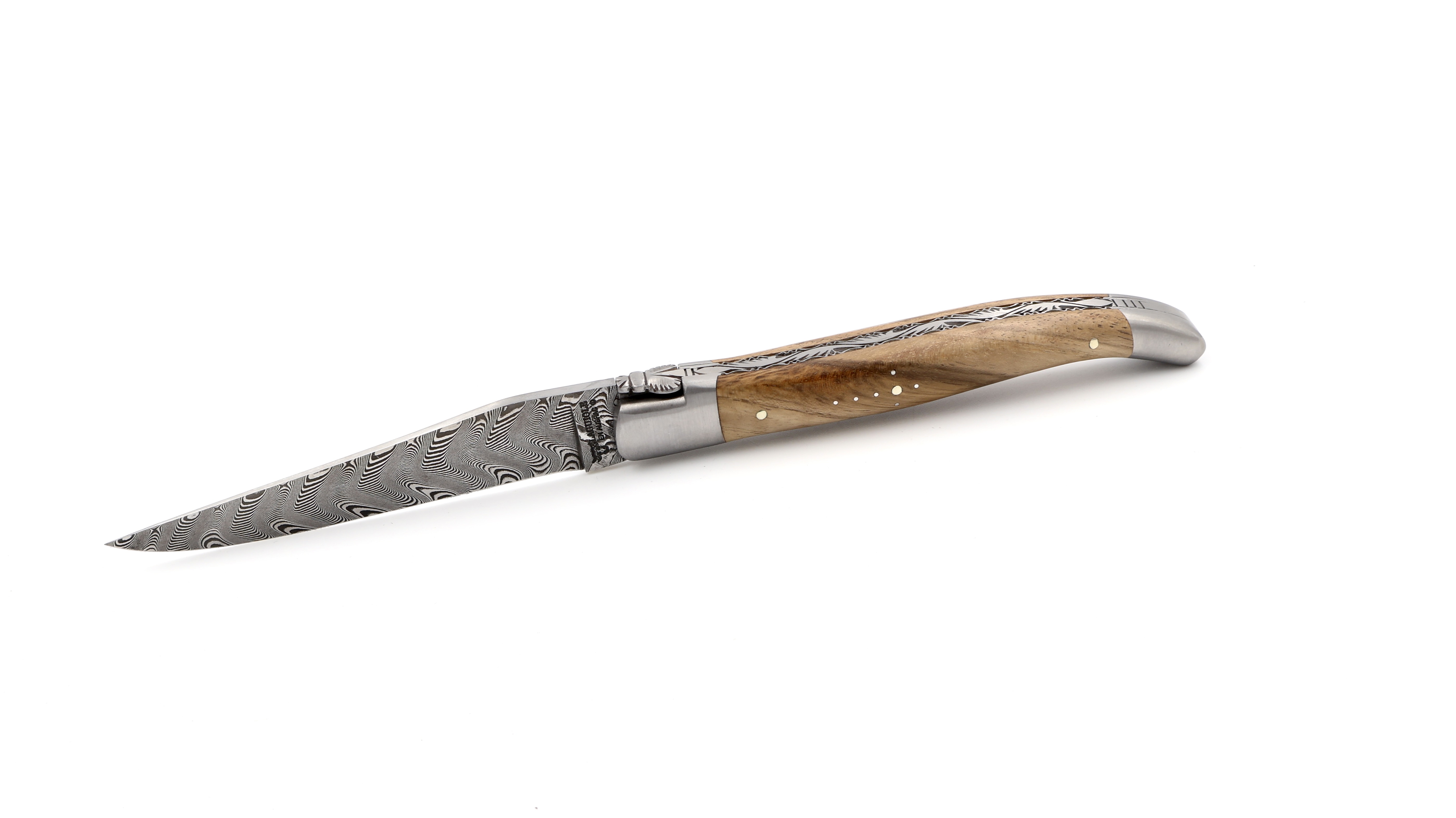 Laguiole en Aubrac damascus walnut with chiseled plates 12 cm