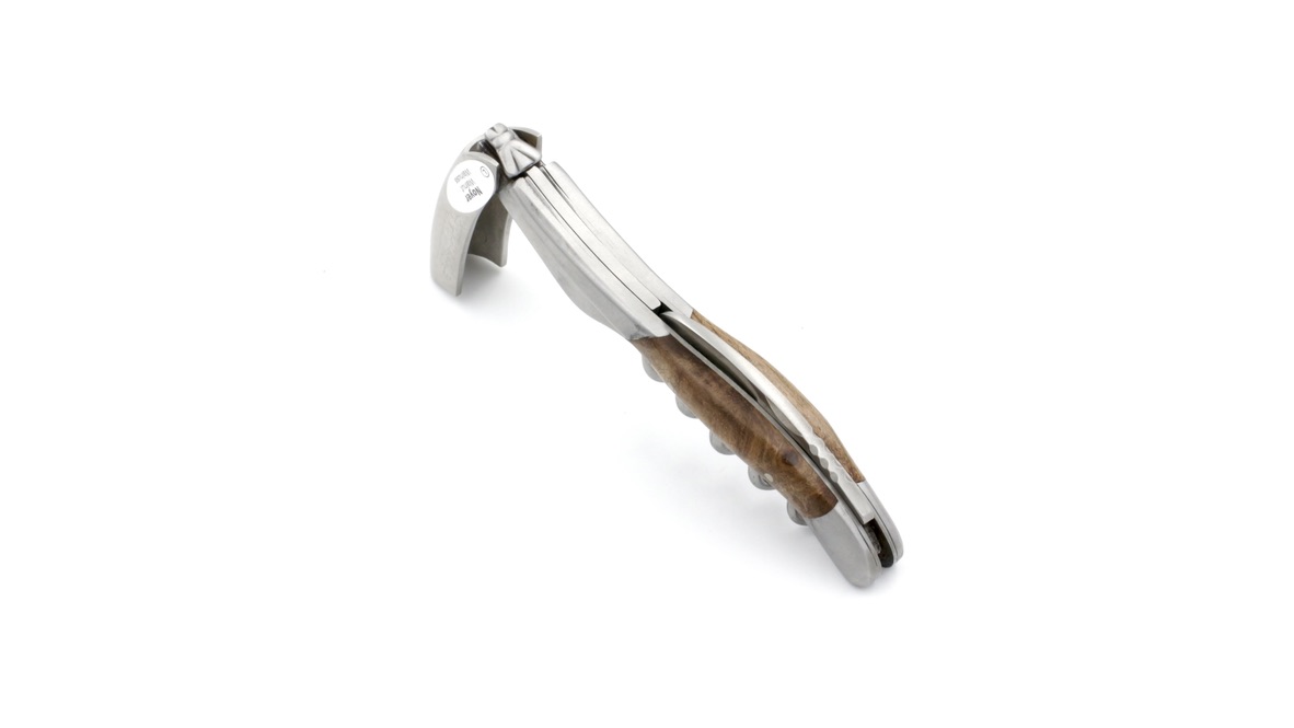FFA29636-BDAB-4887-9938-3E97021E4CD3_1_105_c Laguiole en Aubrac Laguiole Sommelier knife walnut wood