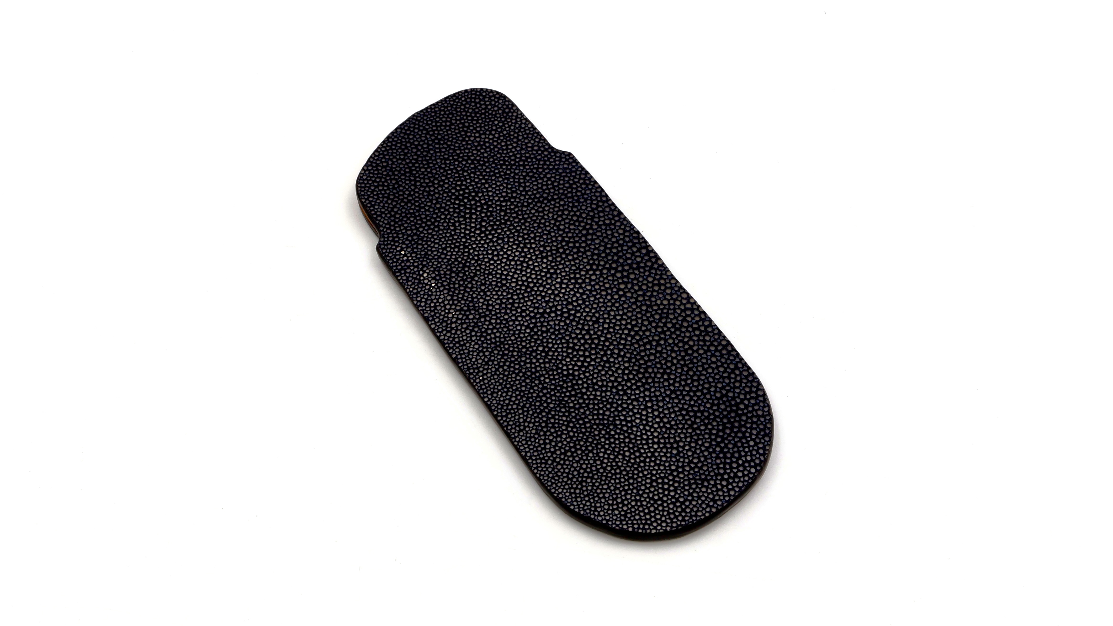Atelier N°7 Stecketui Rochenleder schwarz 14,5 cm    Atelier N°7 Stecketui Rochenleder schwarz 14,5 cm