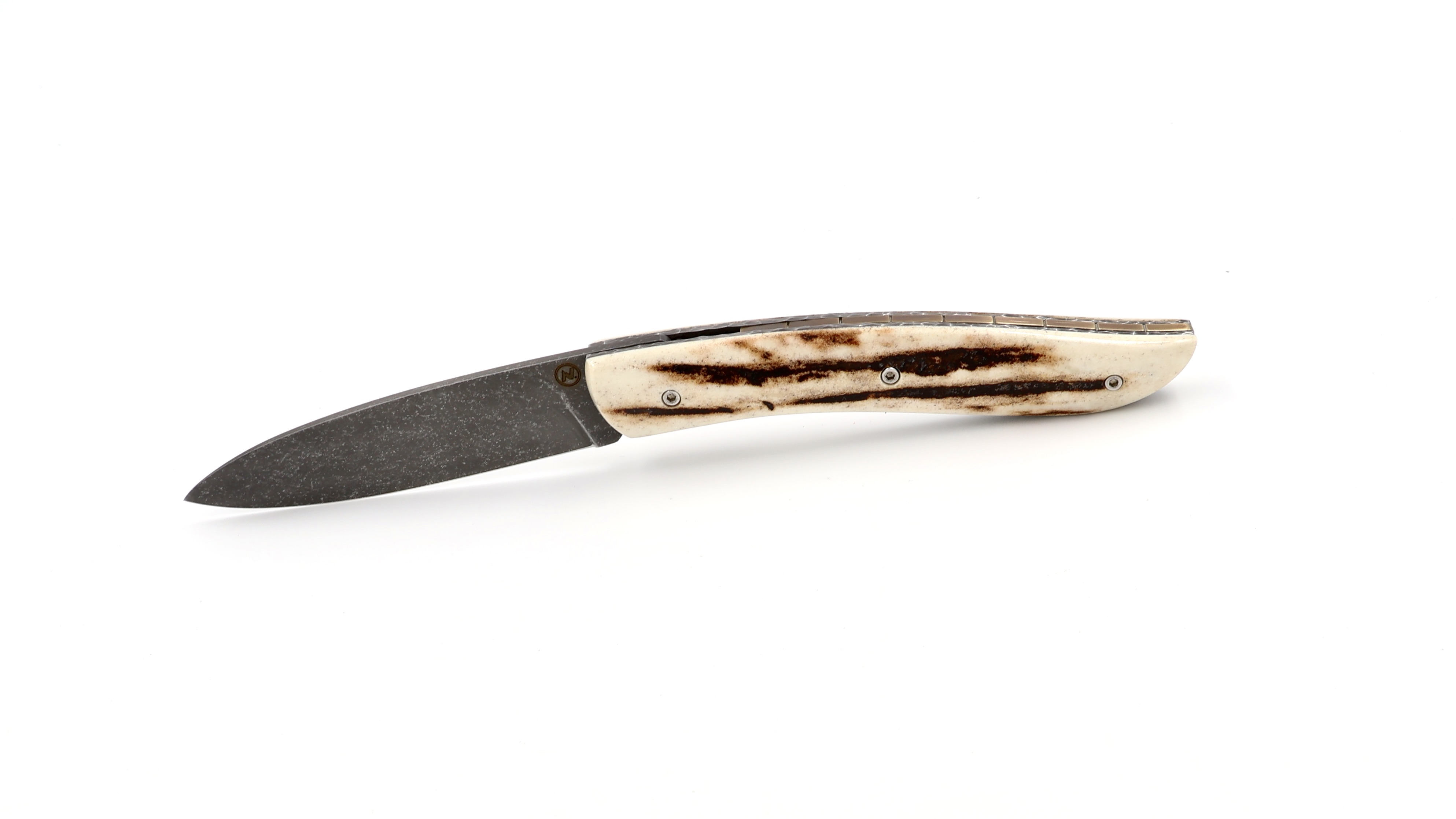 Atelier NÉVÉ Tim Bernard staghorn stonewashed blade, hammered plates
