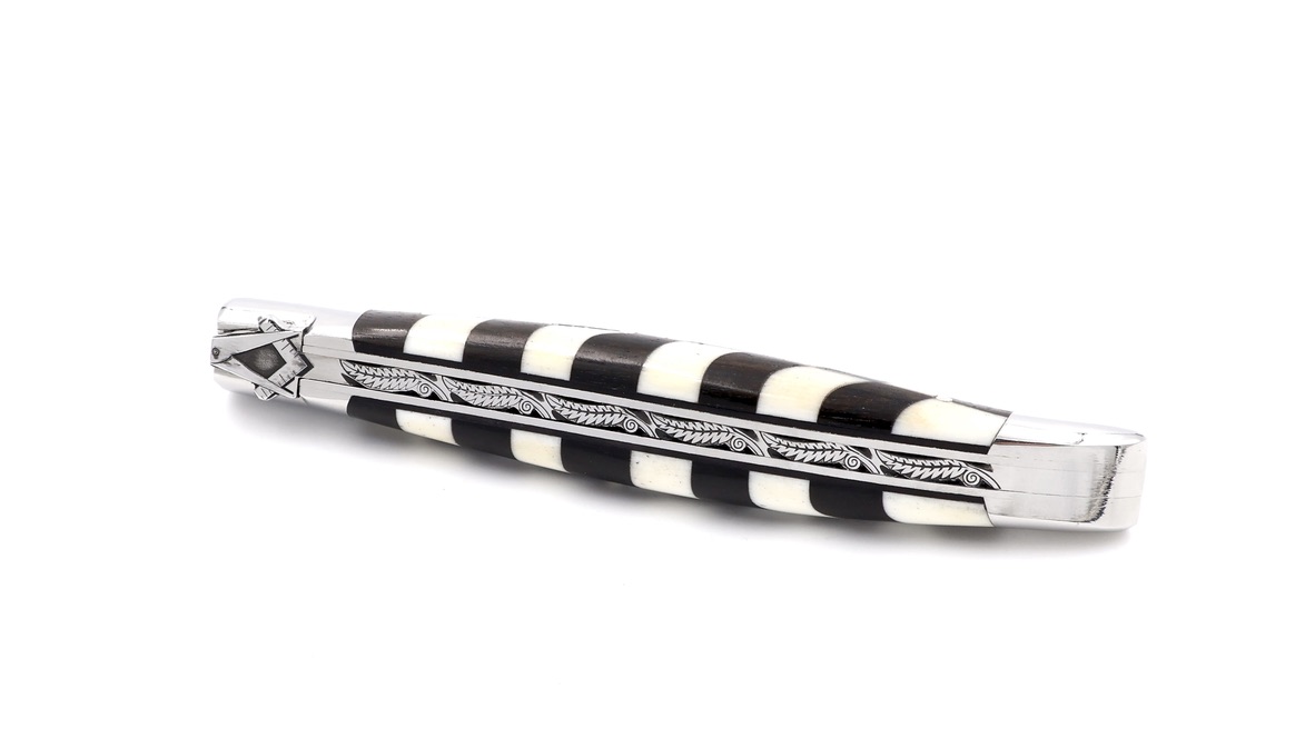 Laguiole en Aubrac Freimaurer Knochen/Ebenholz Marqueterie DSC® Carbondamast 12 cm Laguiole en Aubrac Freimaurer Knochen/Ebenholz Marqueterie DSC® Carbondamast 12 cm