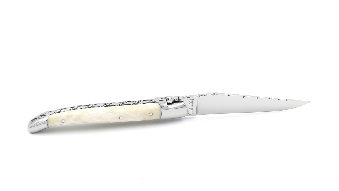 F4879532-992C-45DB-83BA-F34EEAF72814_1_105_c Laguiole en Aubrac Knochen komplett guillochiert 10 cm