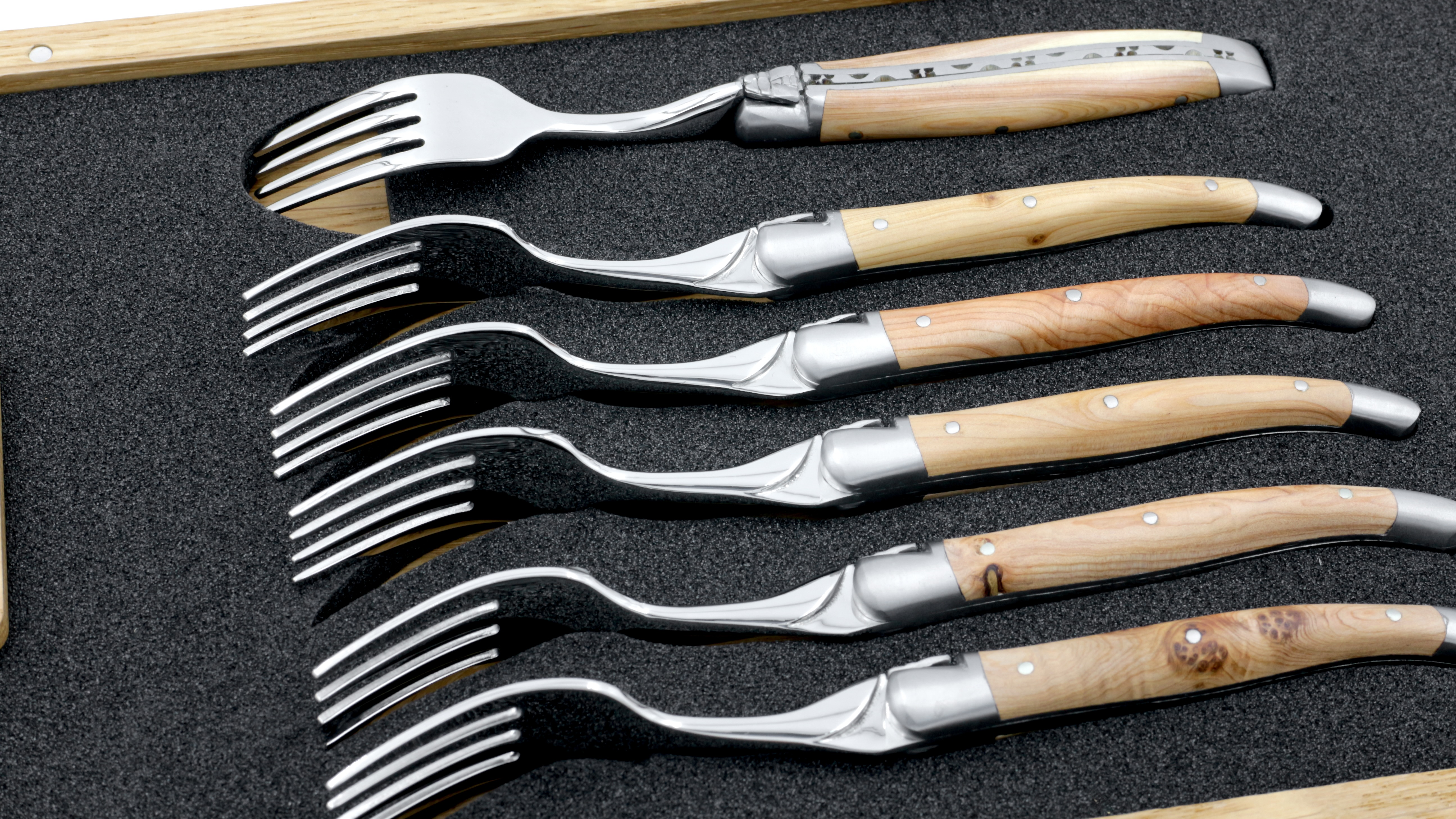 C5A189B0-0AF1-4CF0-8404-C7EF1A2D49ED_1_201_a Laguiole en Aubrac Wacholder Dessertgabel Set 6-tlg.