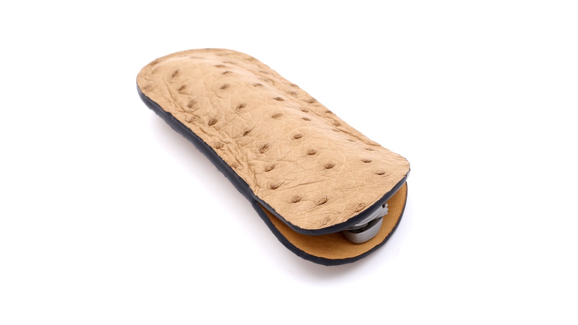 Atelier N°7 Stecketui Straussenleder beige 14 cm    Atelier N°7 Stecketui Straussenleder beige 14 cm