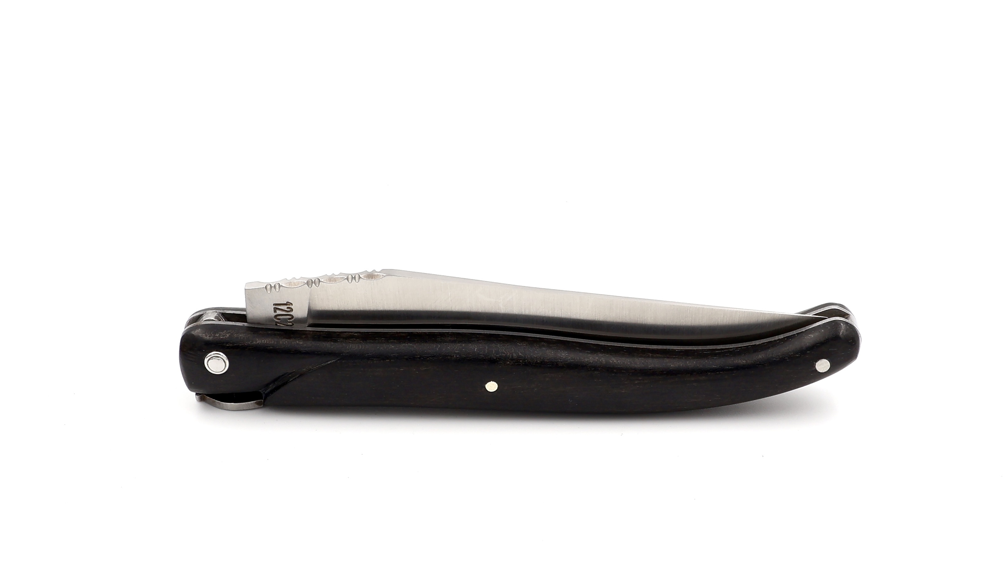 Laguiole en Aubrac Ebony Queen bee full handle chiseled plates 12 cm