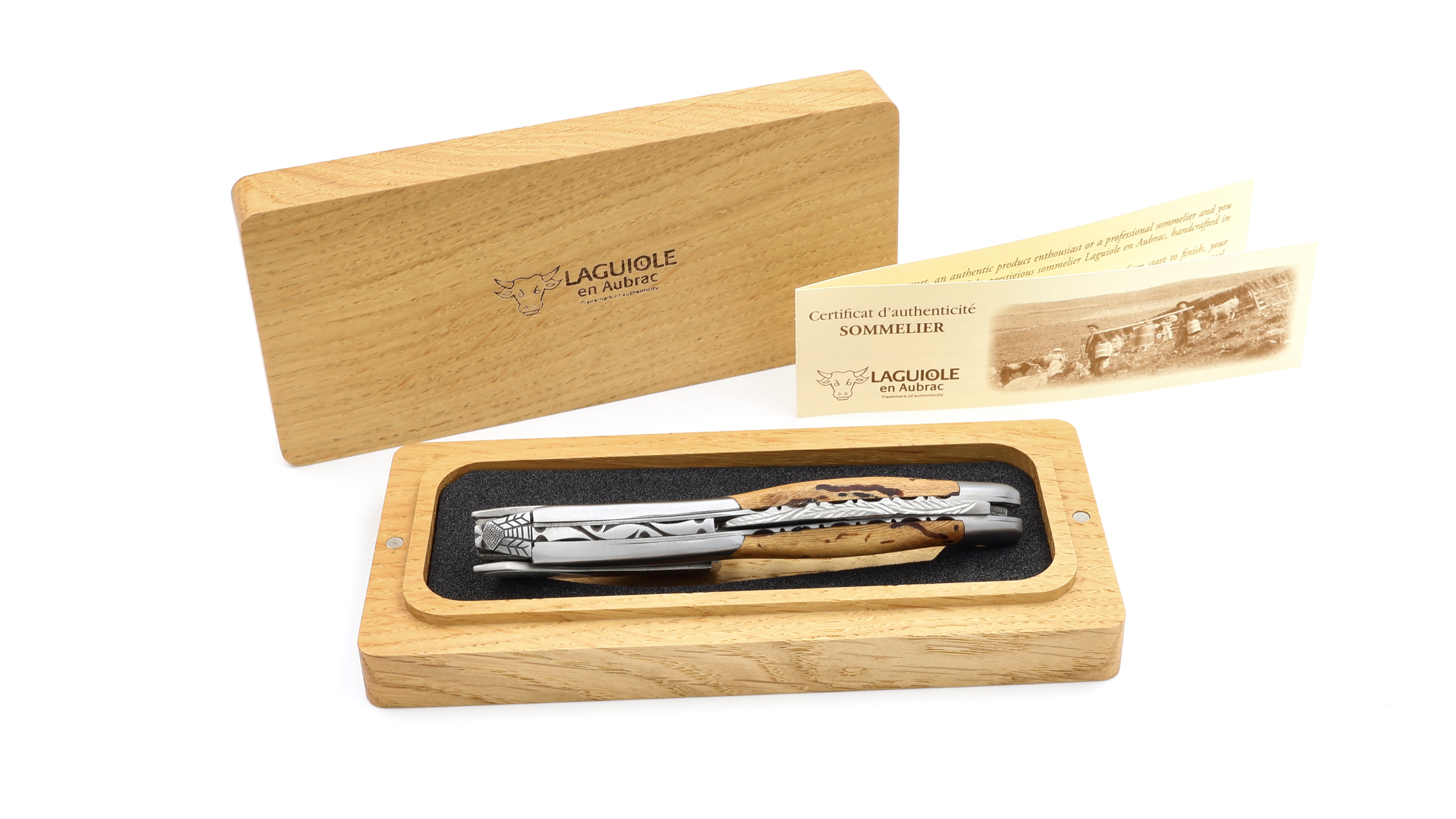 Laguiole en Aubrac Laguiole Sommelier knife with guillochage, special bee