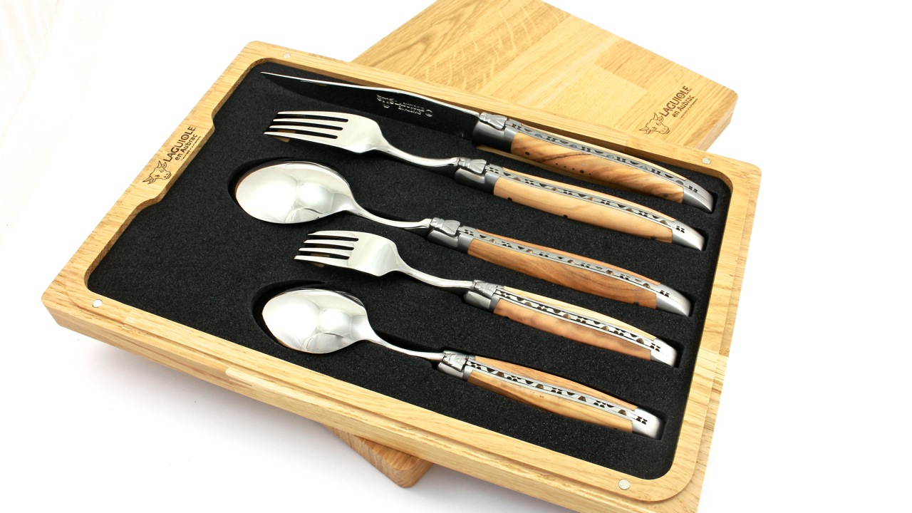 Laguiole en Aubrac Laguiole cutlery Set of 5 Olivewood