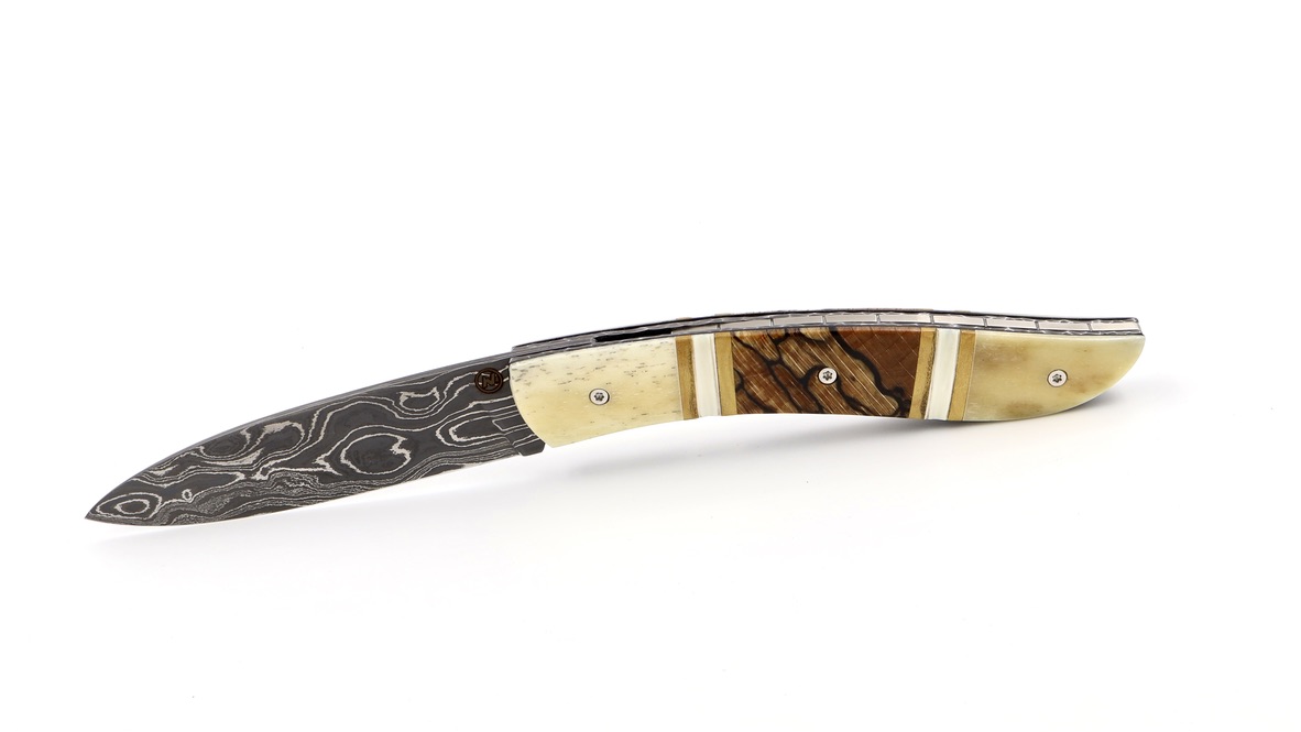 Atelier NÉVÉ Tim Bernard Nordique damascus blade, hammered plates