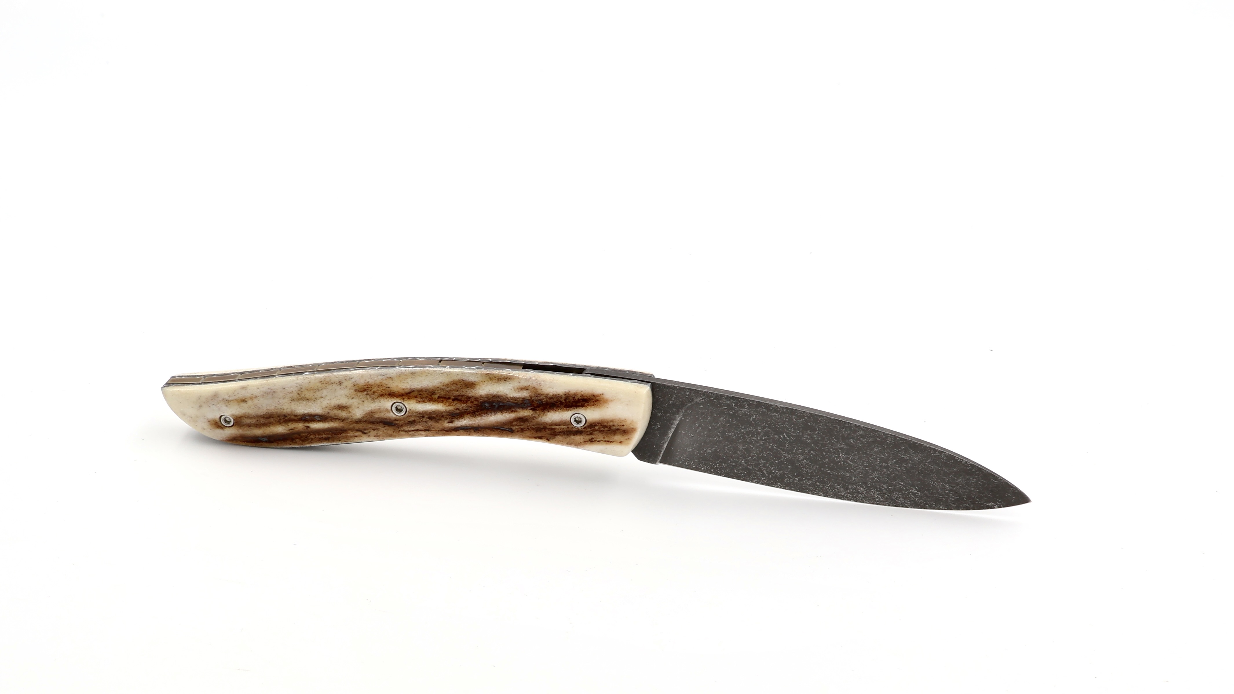 Atelier NÉVÉ Tim Bernard staghorn stonewashed blade, hammered plates
