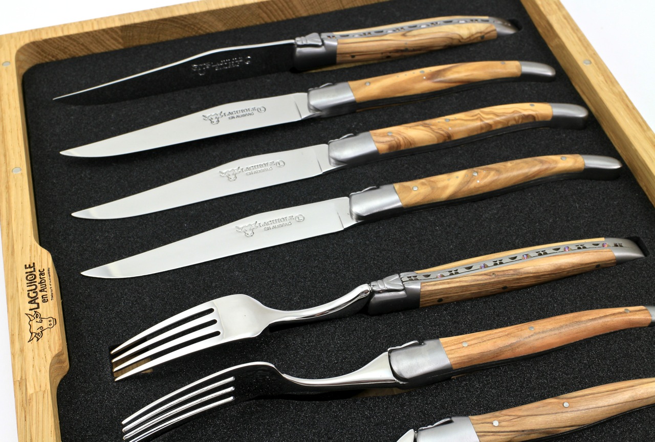 Laguiole en Aubrac Laguiole cutlery Set of 8 Olivewood