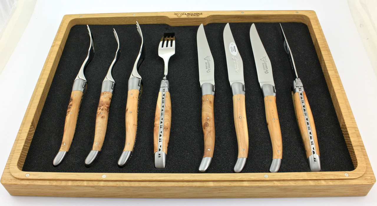 8er-Box-GEI-3 Laguiole en Aubrac  8-teiliges Laguiole Besteckset Wacholderholz für 4 Personen