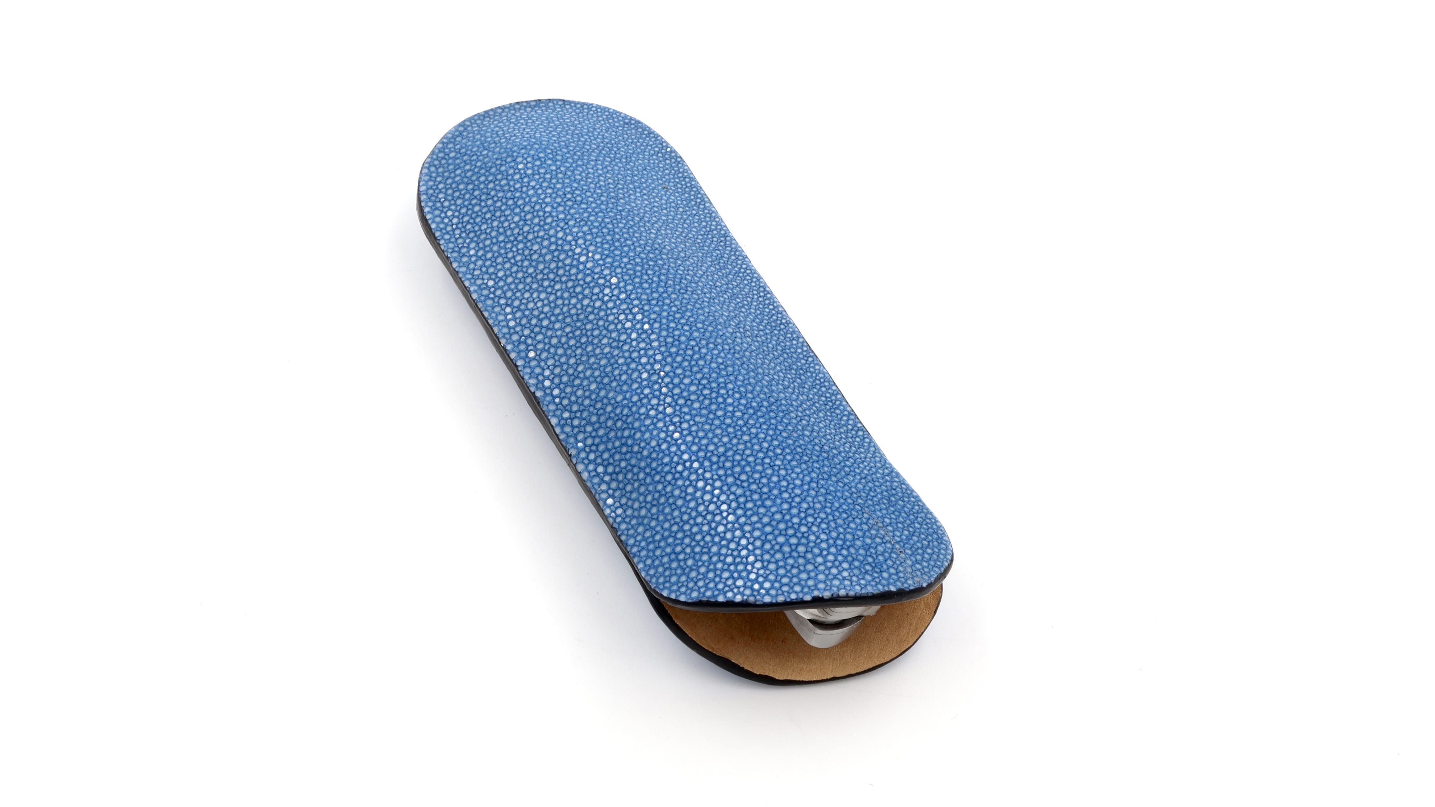 Atelier N°7 Stecketui Rochenleder hellbalu 14 cm    Atelier N°7 Stecketui Rochenleder hellbalu 14 cm
