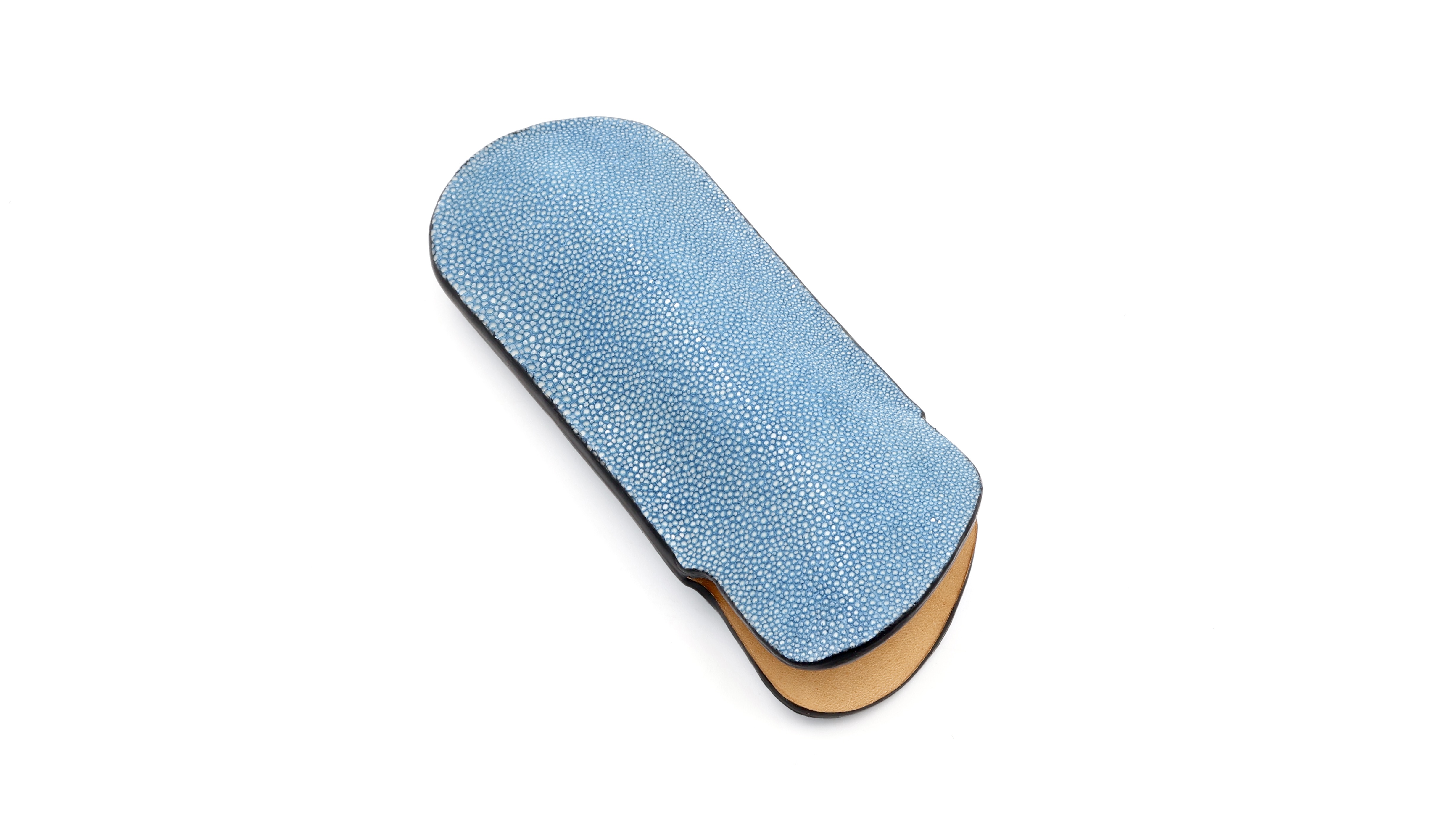 Atelier N°7 Stecketui Rochenleder hellblau 14,5 cm     Atelier N°7 Stecketui Rochenleder hellblau 14,5 cm
