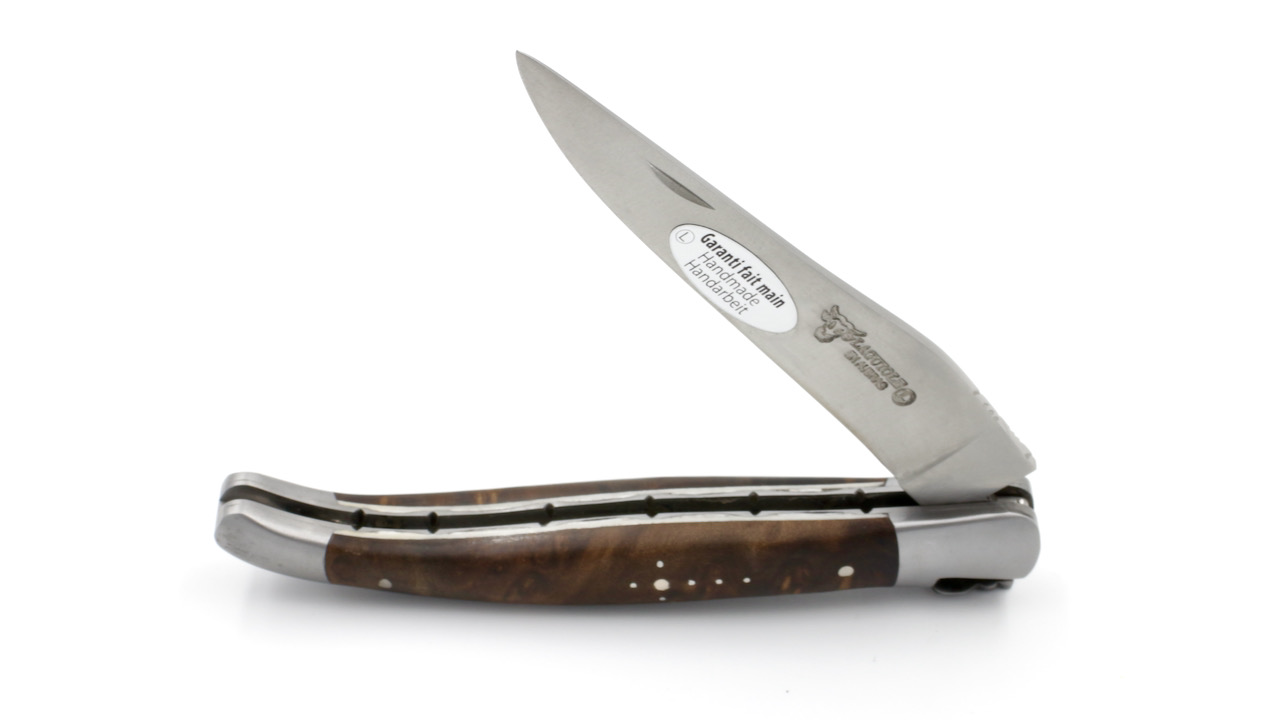 Laguiole en Aubrac laguiole knife chiseled plates laurel wood12 cm