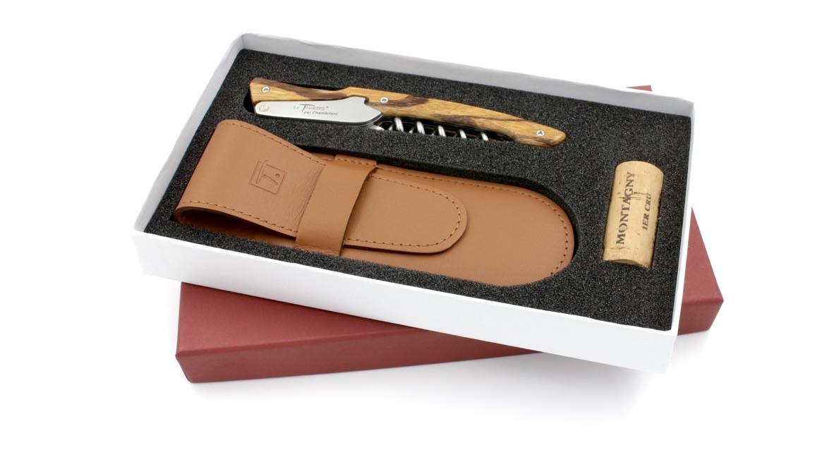 C79A6E82-88C5-4153-95FD-706E69B034B6_1_105_c Chambriard La Paulée Thiers Sommeliermesser Serpent wood