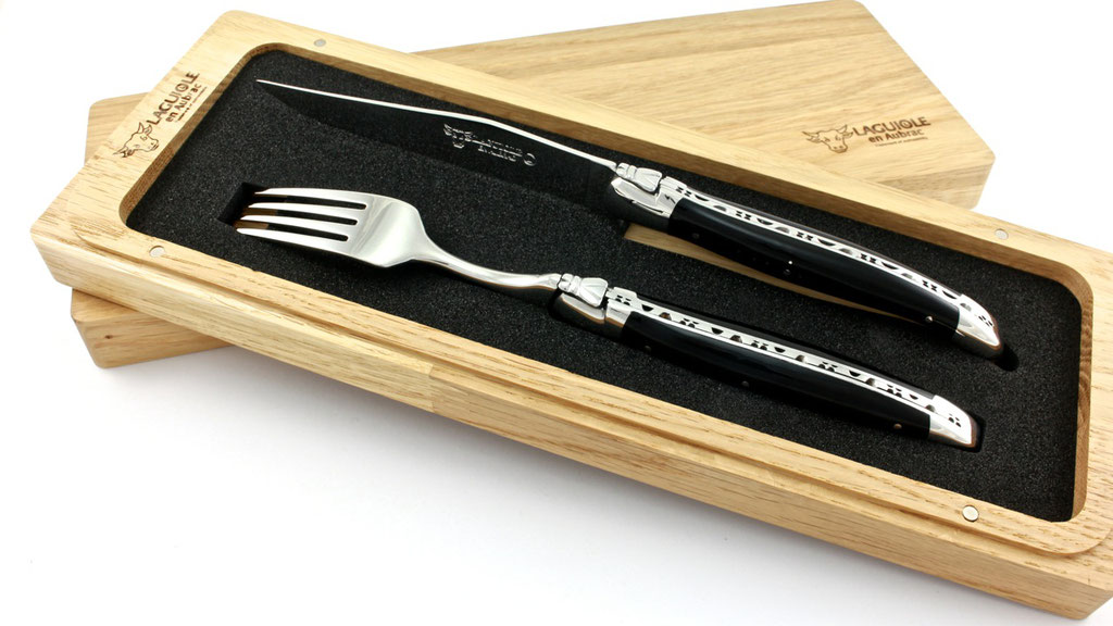 Laguiole en Aubrac Laguiole cutlery buffalo horn 1 knife and 1 fork