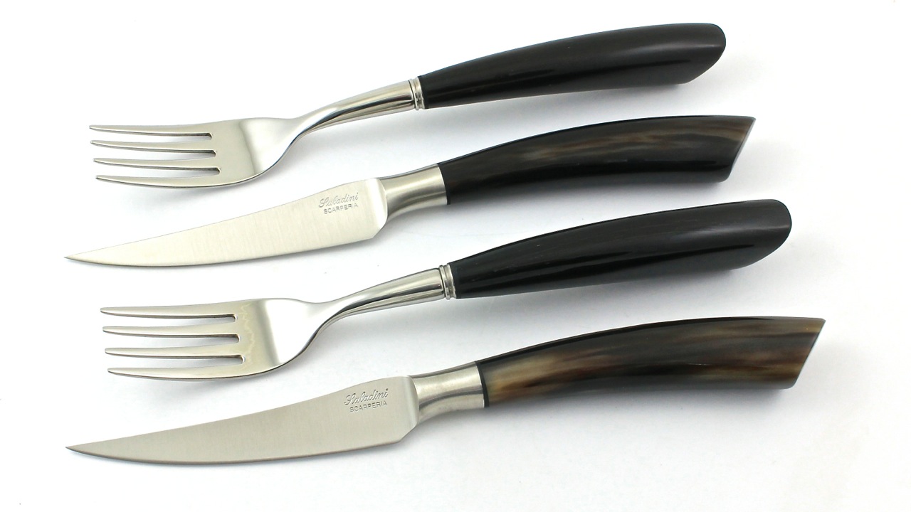 Saladini 2 Steak knives 2 forks buffalo horntip shiny set for two person